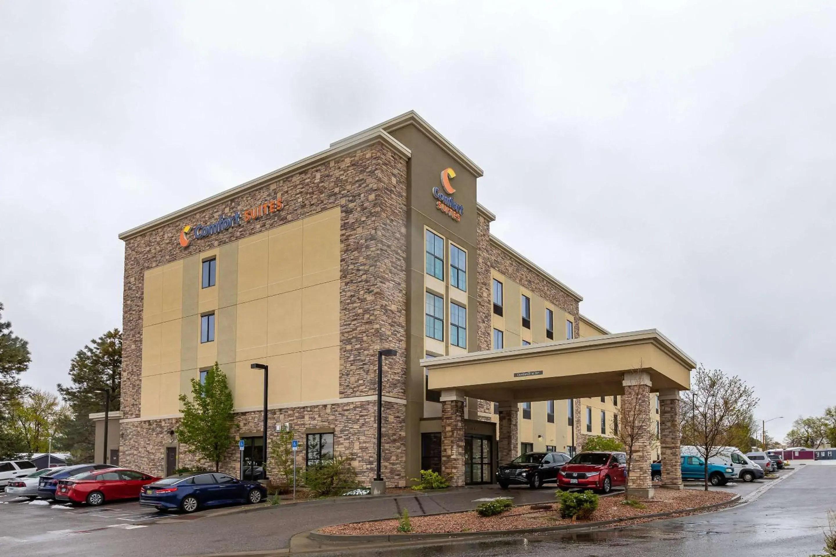 Property building in Comfort Suites Denver near Anschutz Medical Campus Property building in Comfort Suites Denver near Anschutz Medical Campus