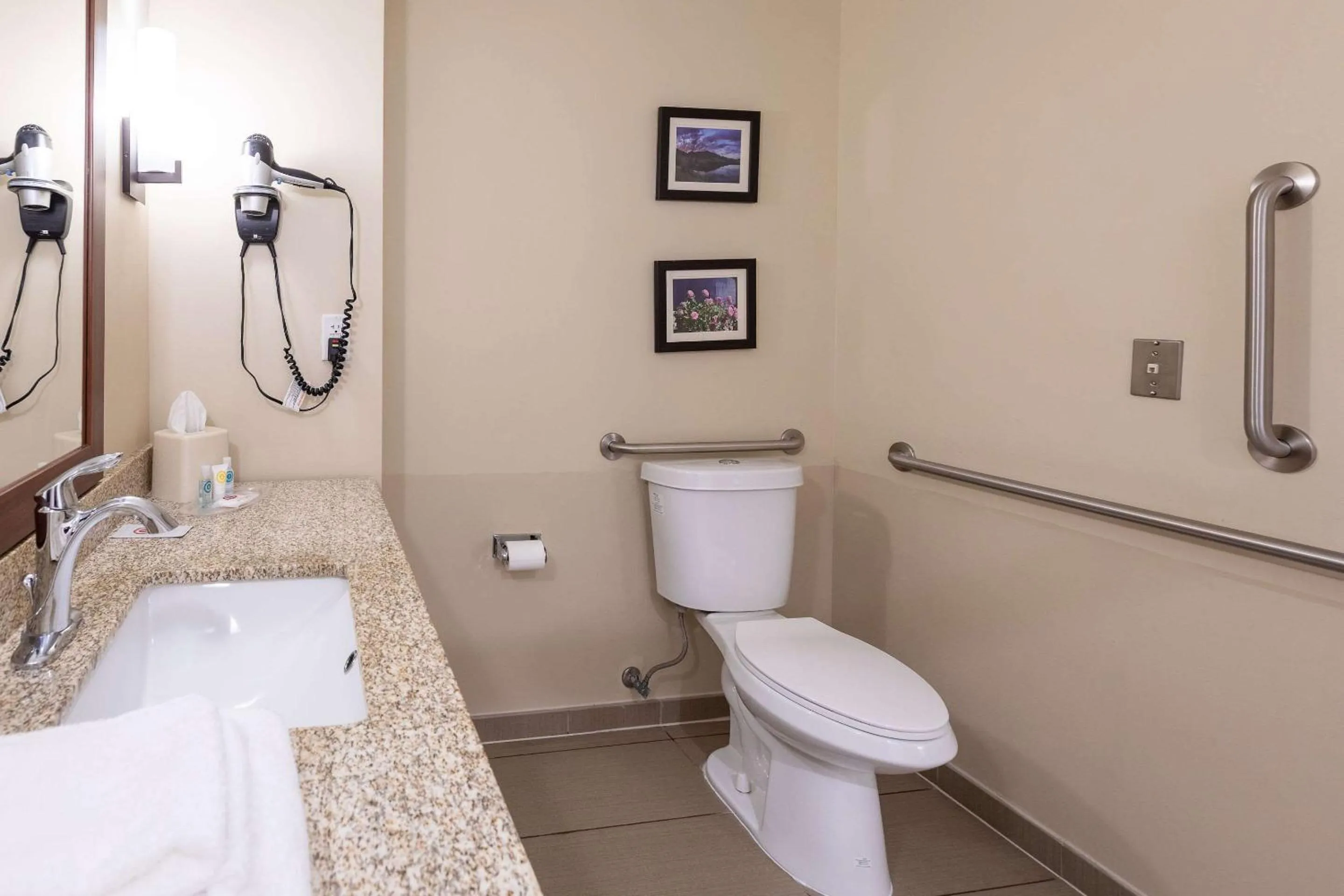 Bedroom in Comfort Suites Denver near Anschutz Medical Campus