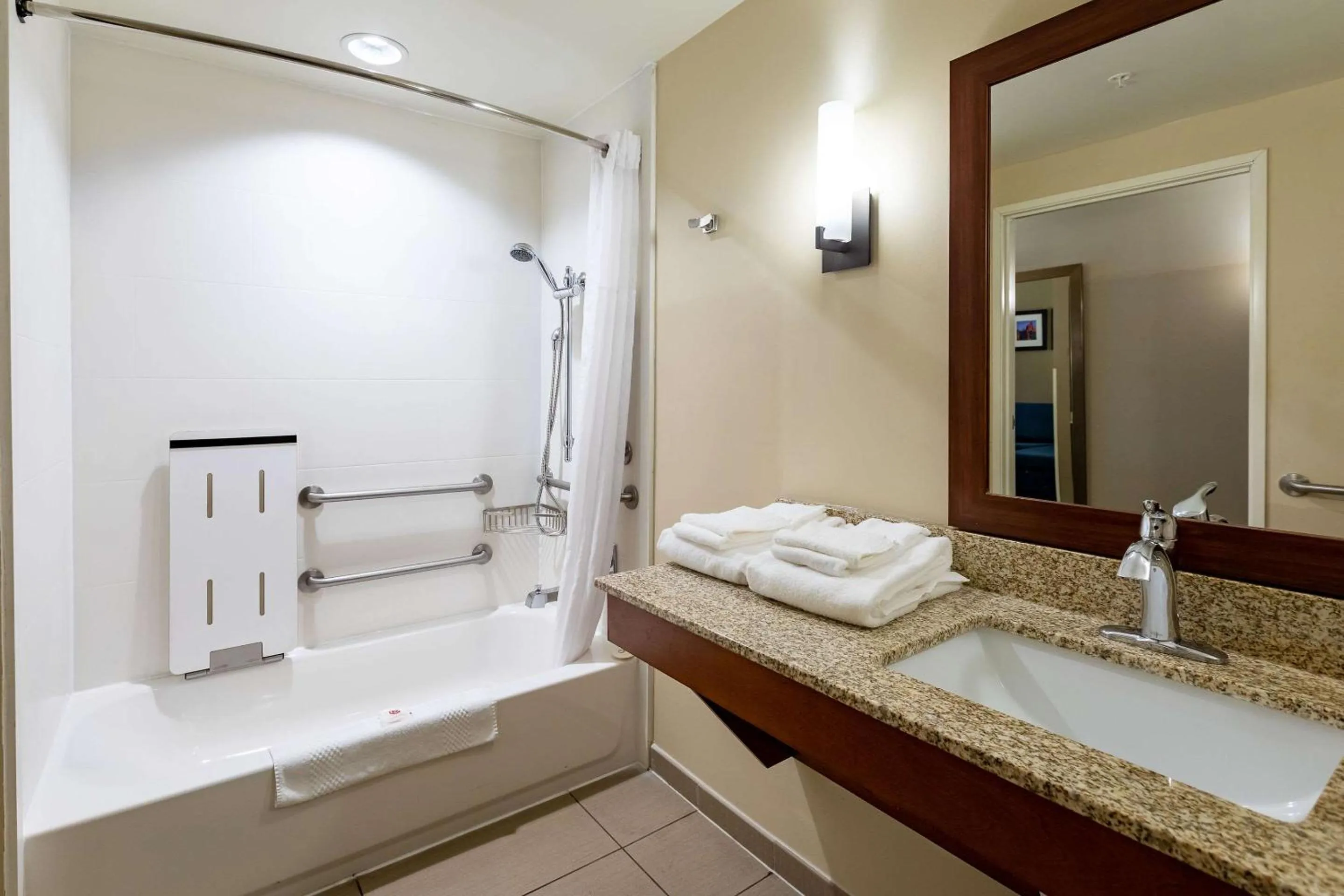 Bedroom in Comfort Suites Denver near Anschutz Medical Campus