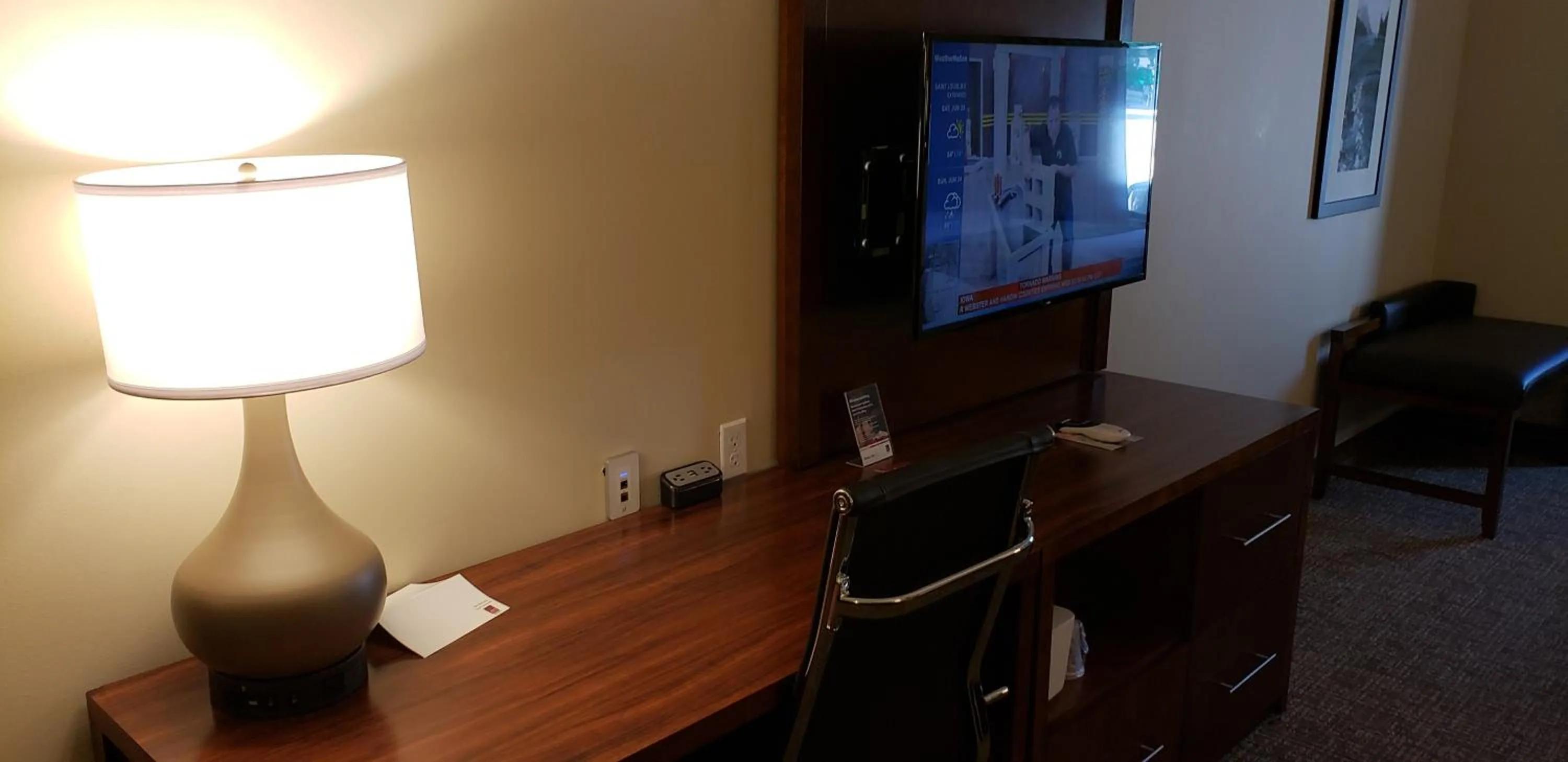 TV and multimedia in Comfort Suites Denver near Anschutz Medical Campus