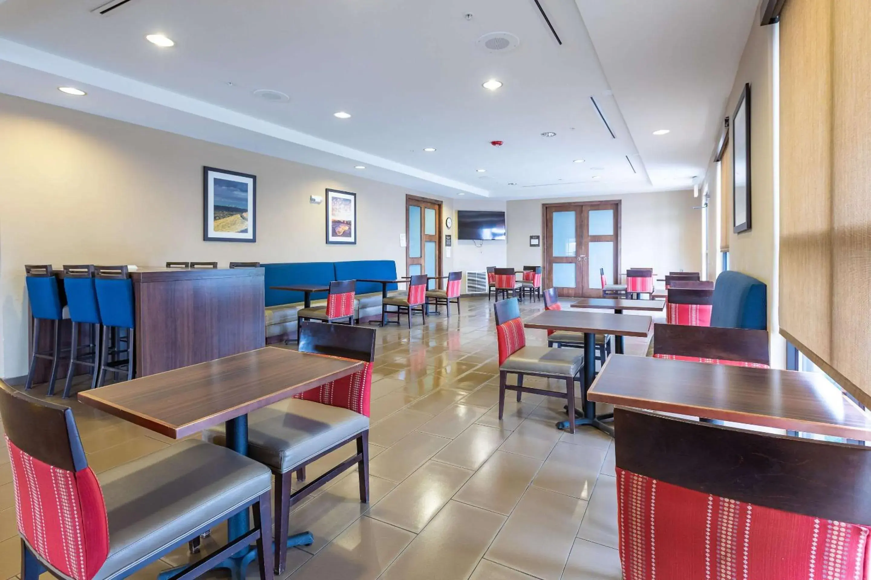 Breakfast in Comfort Suites Denver near Anschutz Medical Campus Breakfast in Comfort Suites Denver near Anschutz Medical Campus