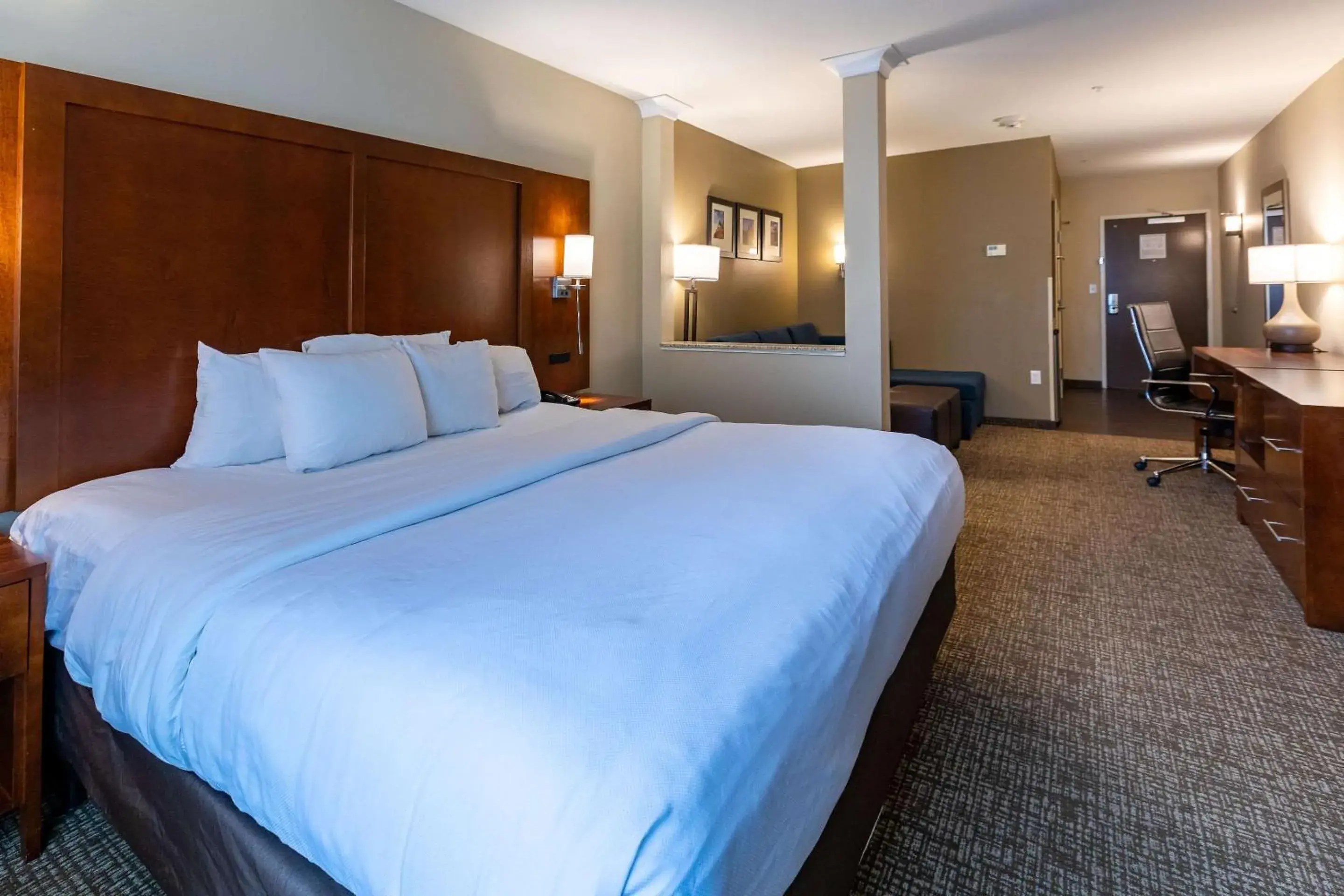 Bedroom, Bed in Comfort Suites Denver near Anschutz Medical Campus Bedroom, Bed in Comfort Suites Denver near Anschutz Medical Campus