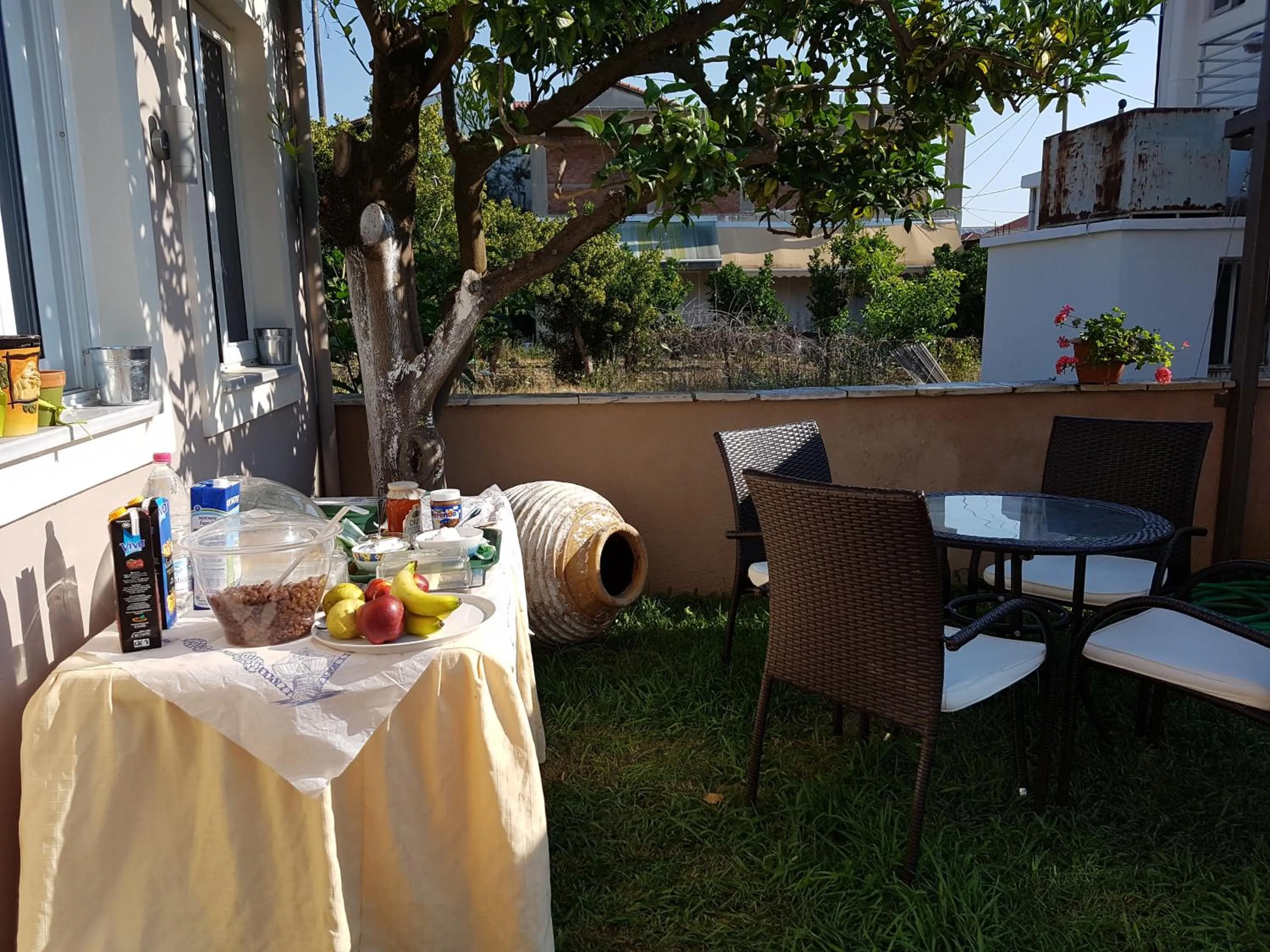 Buffet breakfast in Villa Theodora