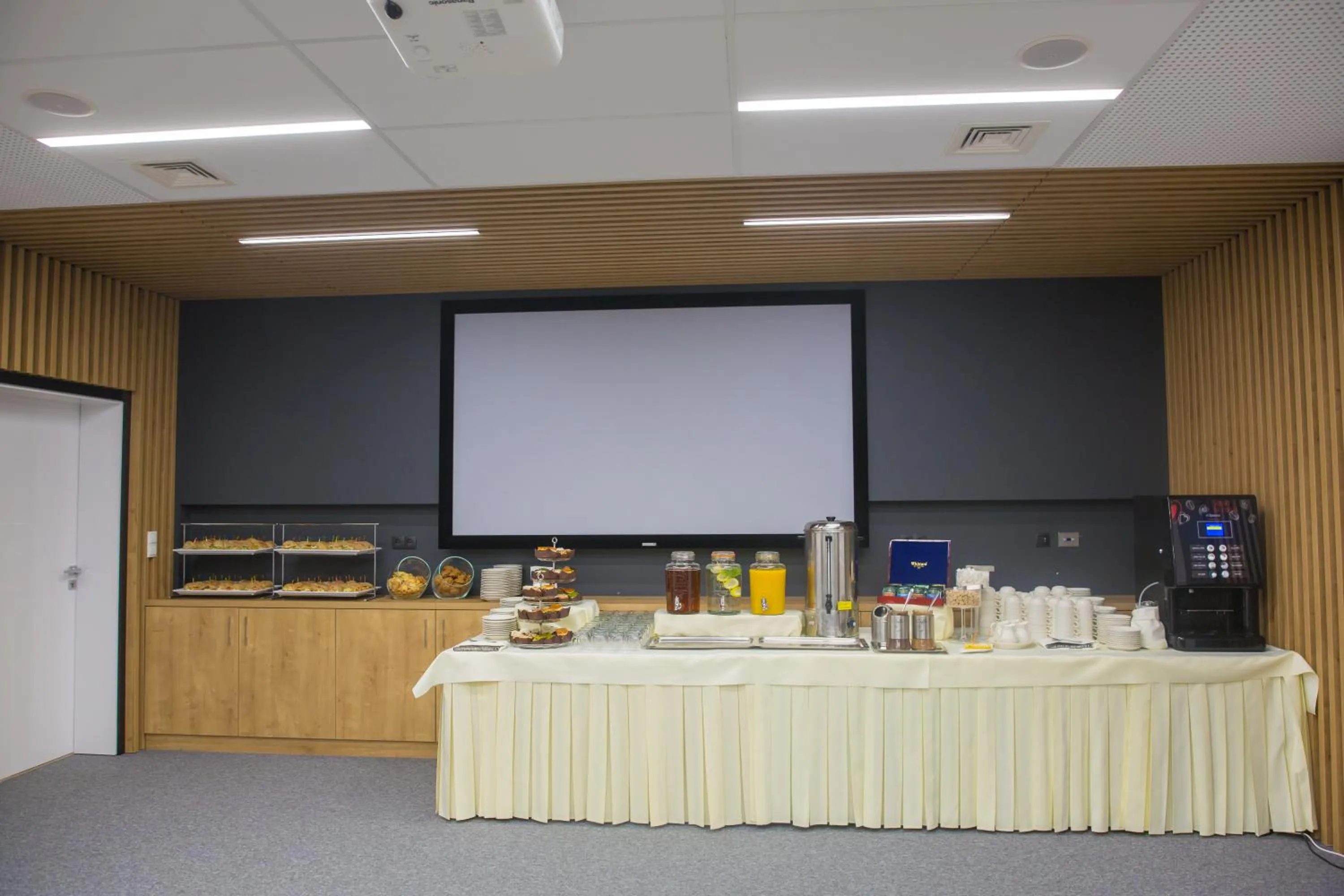 Business facilities in Hotel Avangarda