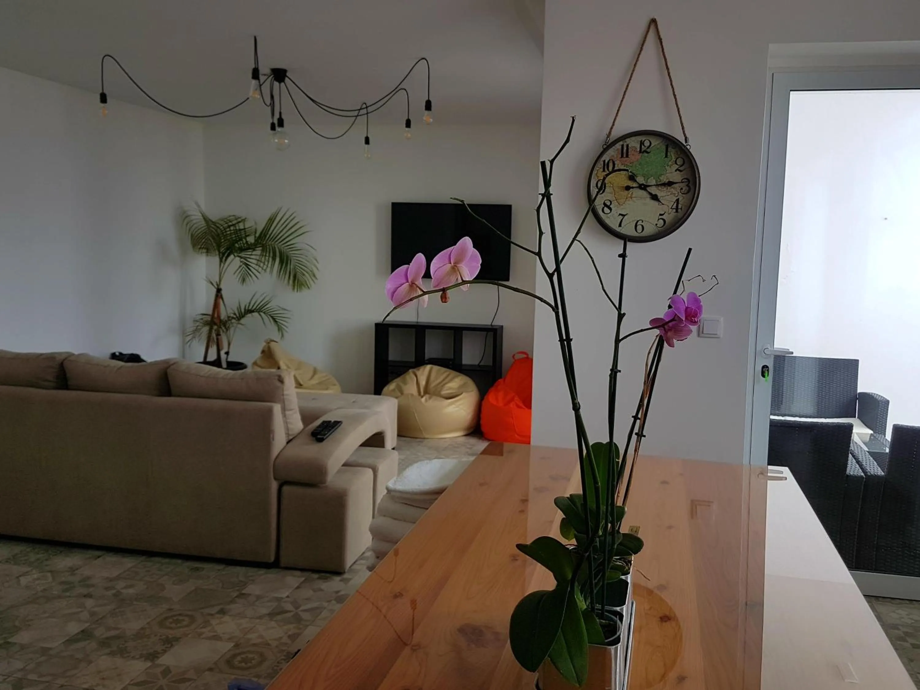 Communal lounge/ TV room in City's Hostel Ponta Delgada