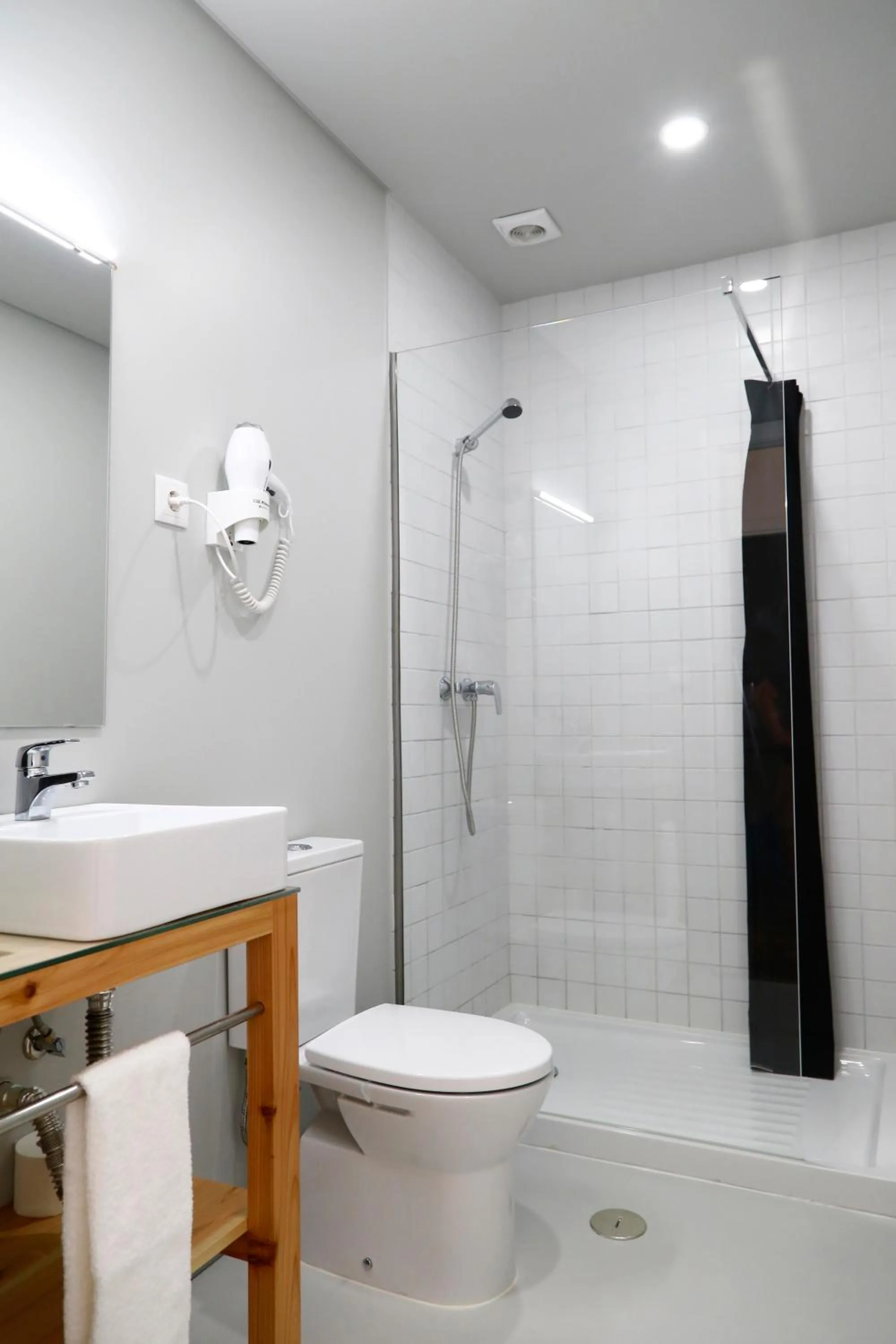 Bathroom in City's Hostel Ponta Delgada