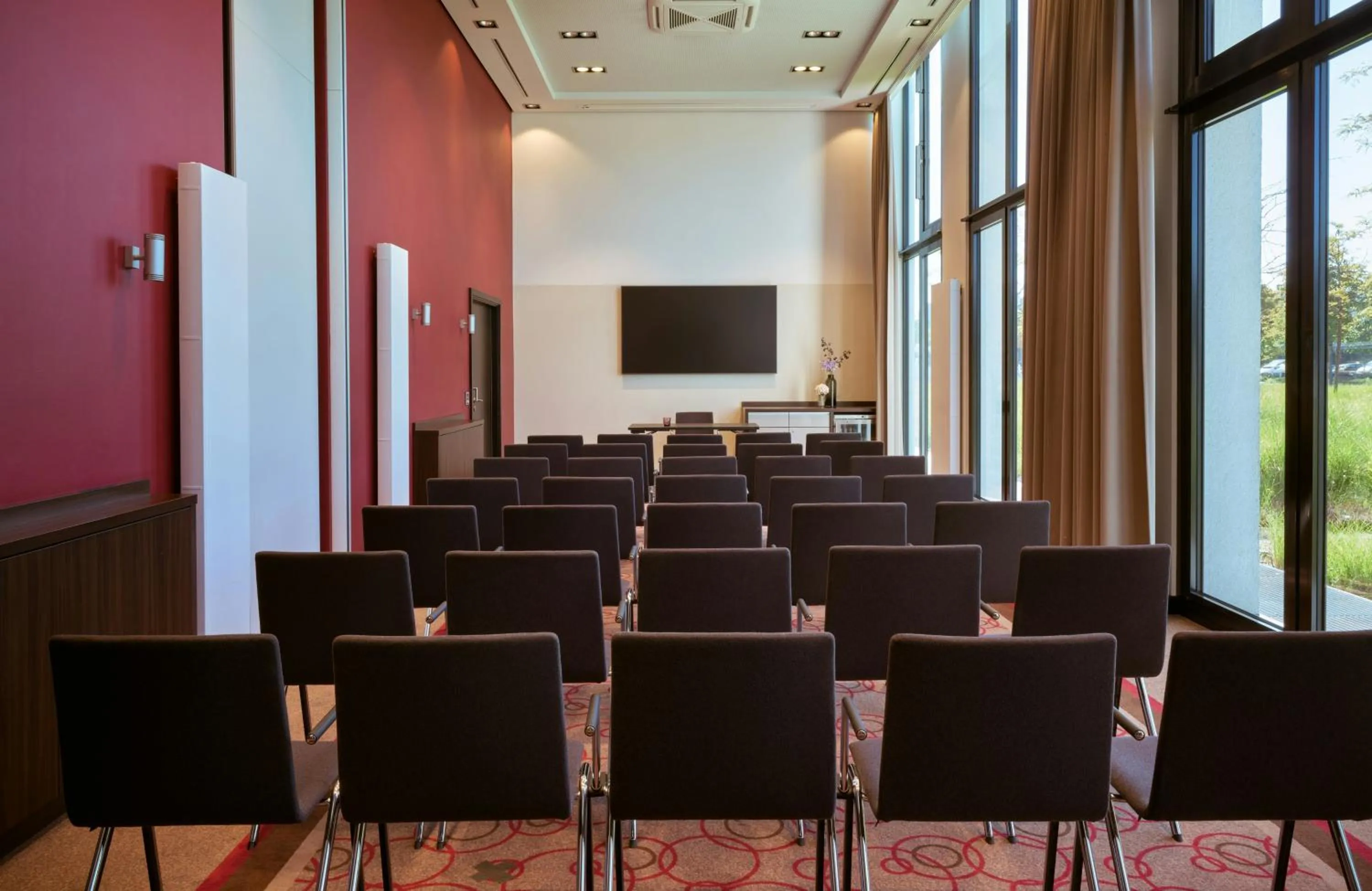 Meeting/conference room in Leonardo Royal Hotel Munich