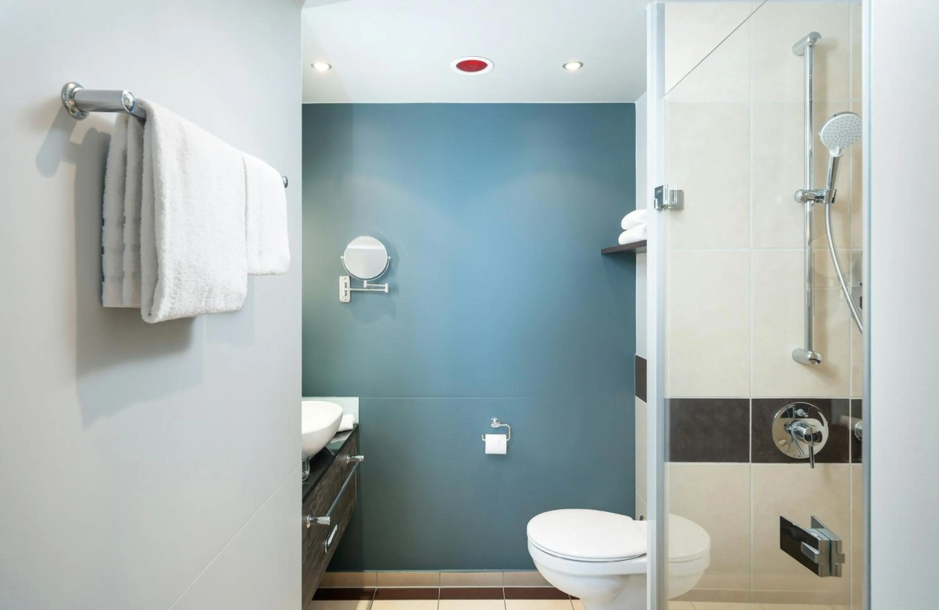 Bathroom in Leonardo Royal Hotel Munich