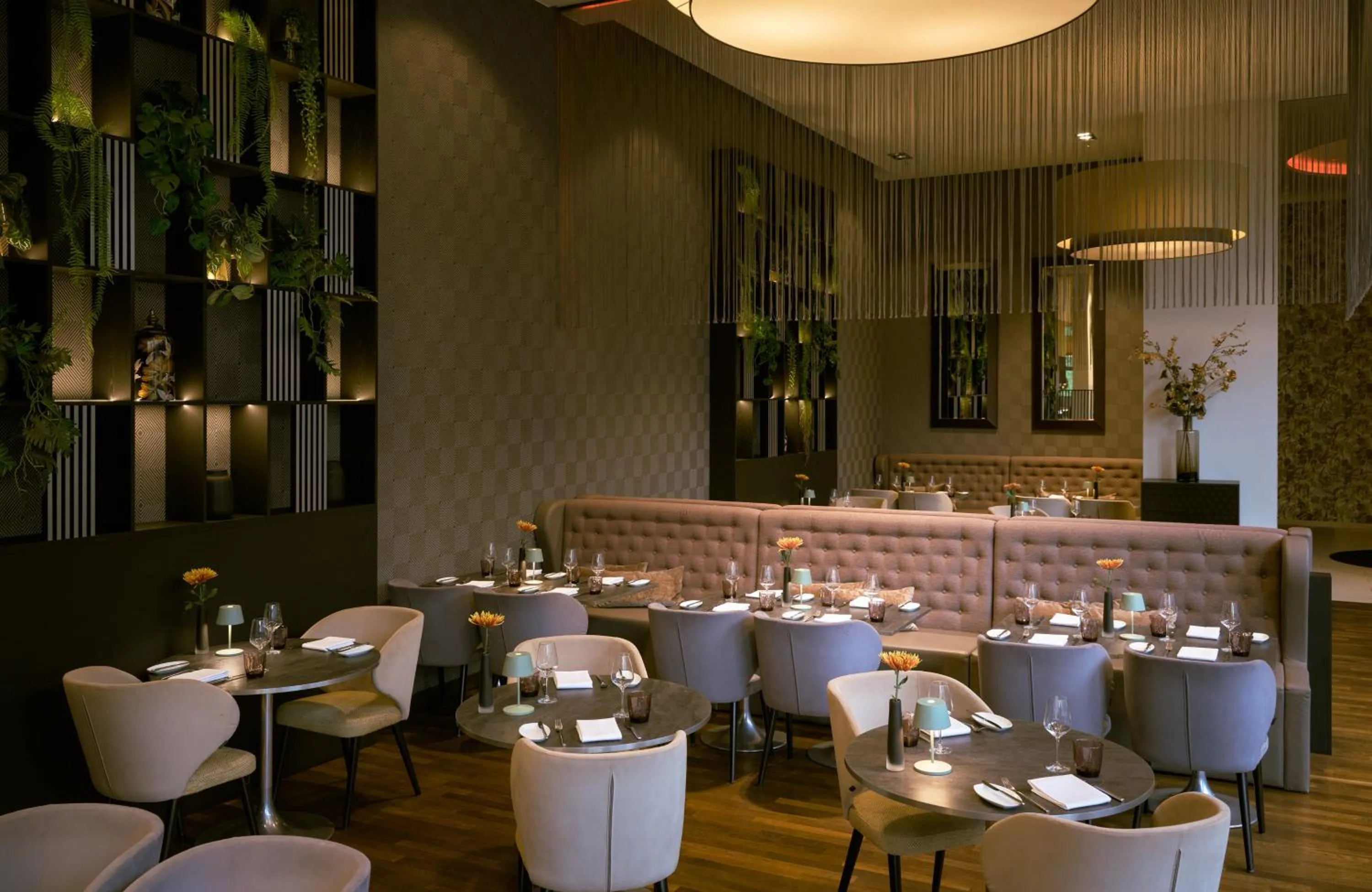 Restaurant/places to eat in Leonardo Royal Hotel Munich