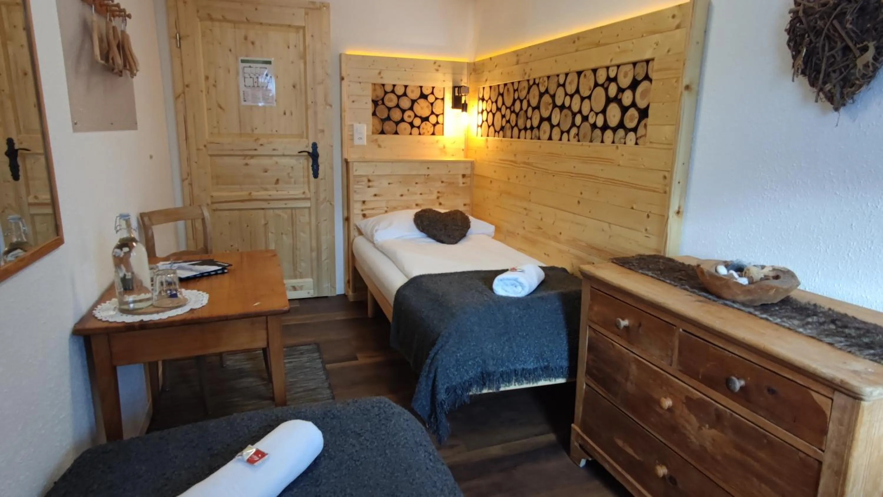 Twin Room with Shared Bathroom - single occupancy in Gasthaus Alpina