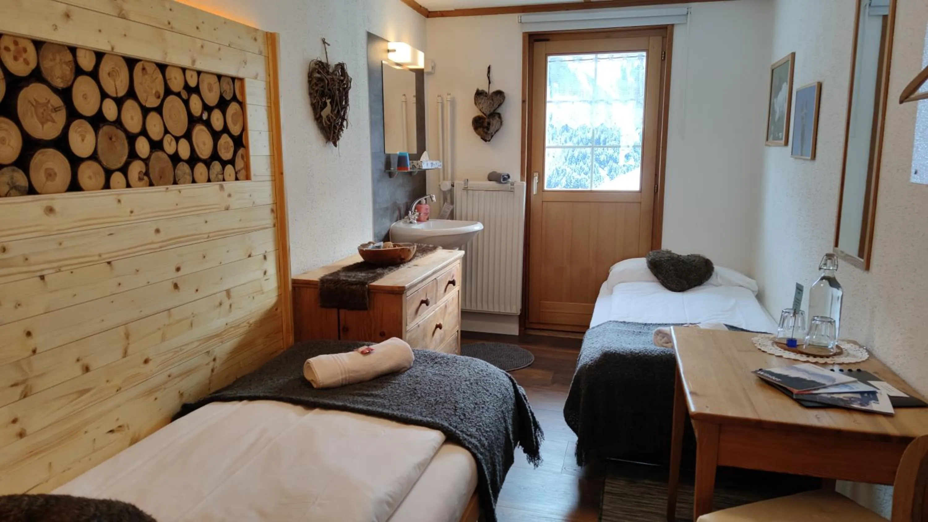 Bed in Gasthaus Alpina