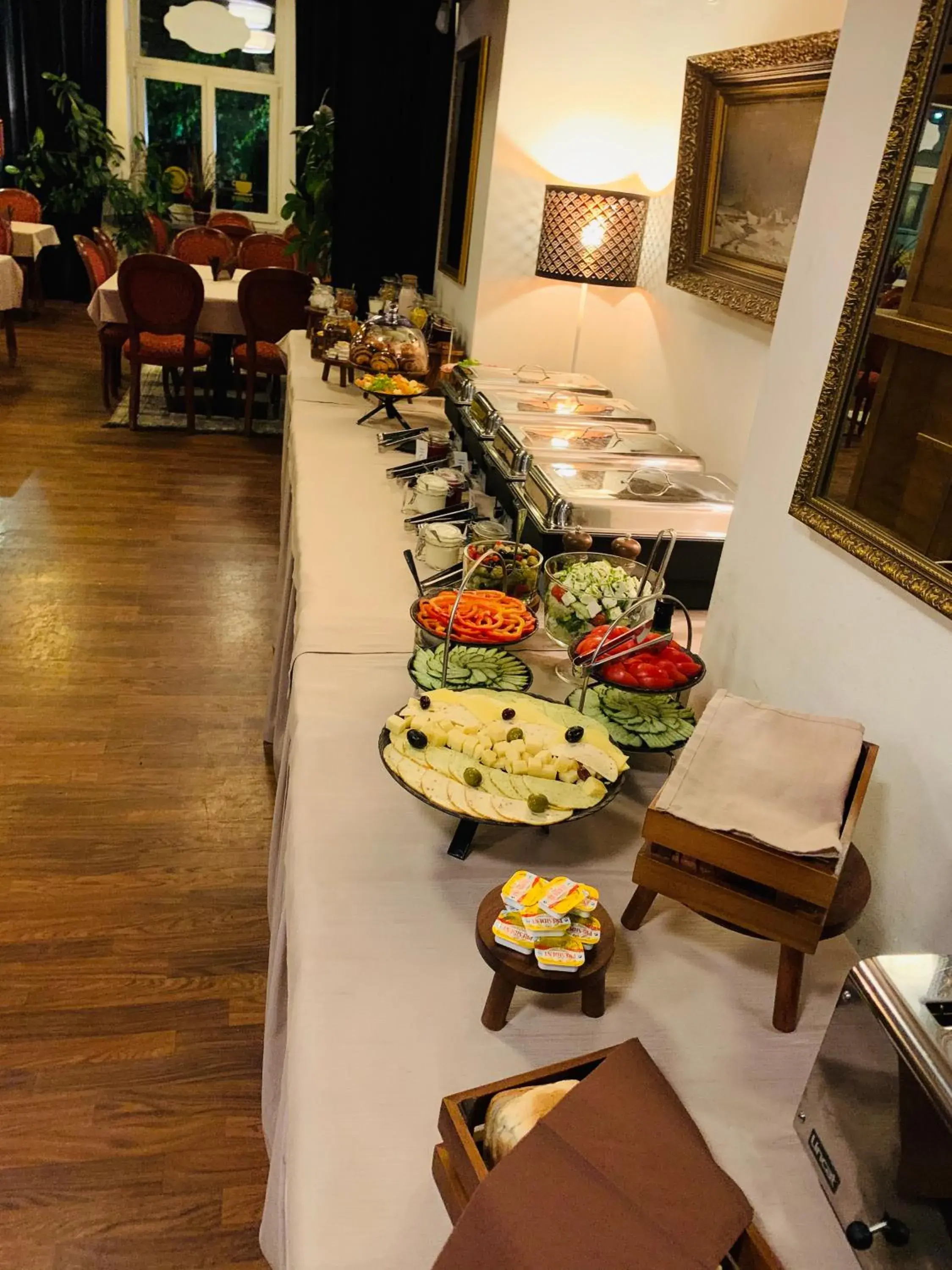 Restaurant/places to eat in Hotel Metropolis Restaurant/places to eat in Hotel Metropolis