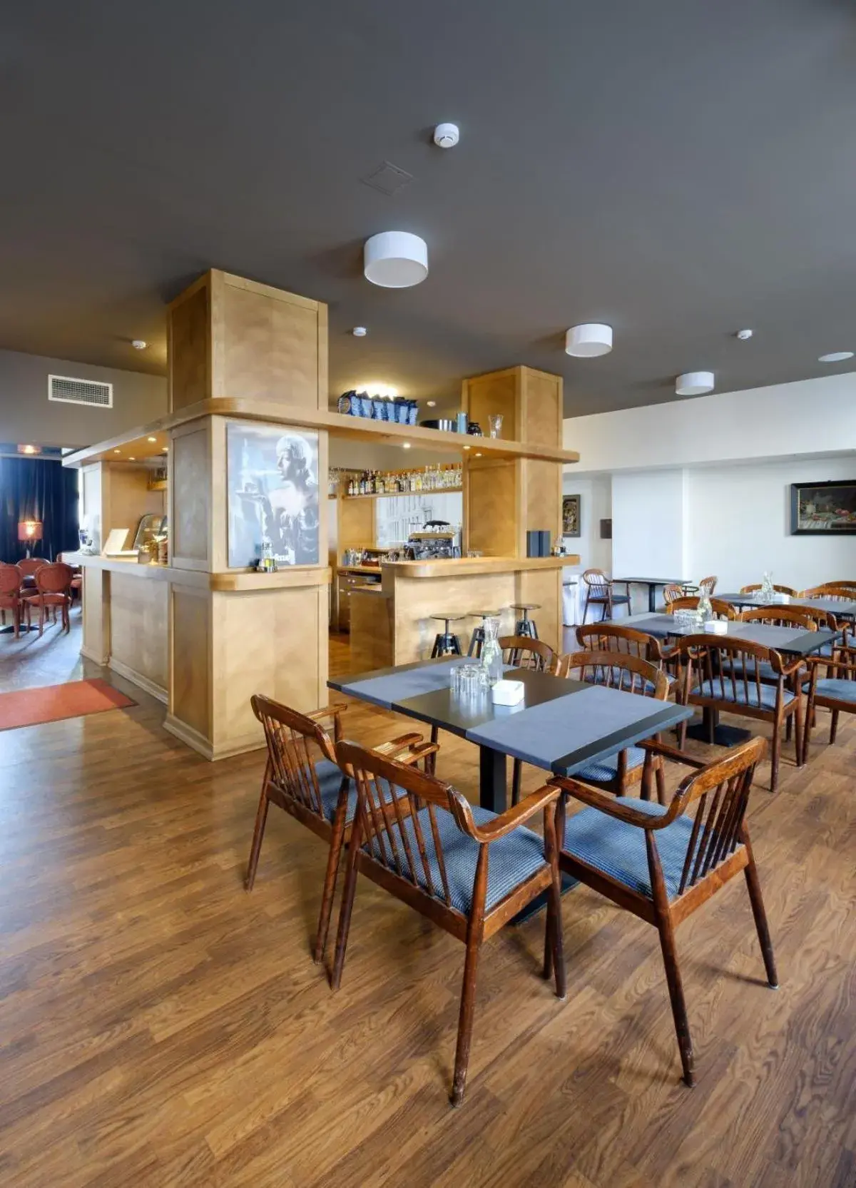 Restaurant/places to eat in Hotel Metropolis Restaurant/places to eat in Hotel Metropolis