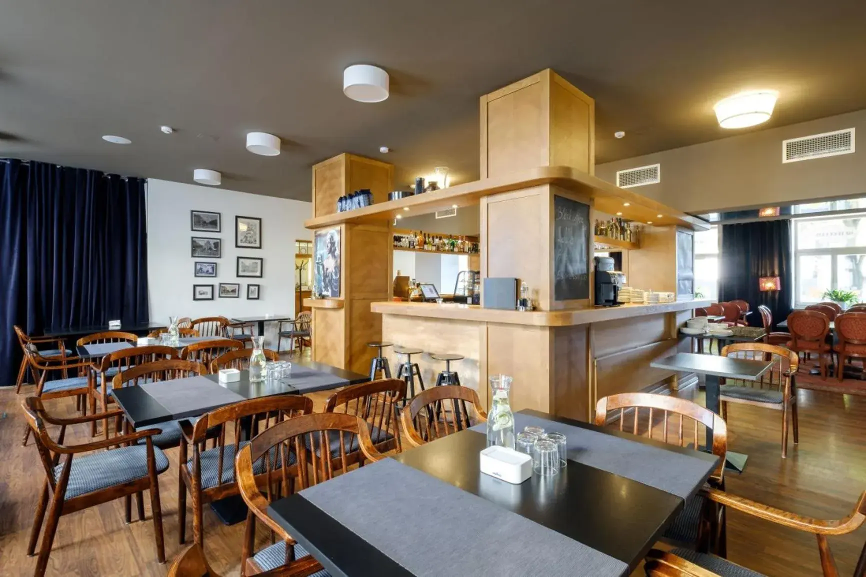 Restaurant/places to eat in Hotel Metropolis Restaurant/places to eat in Hotel Metropolis