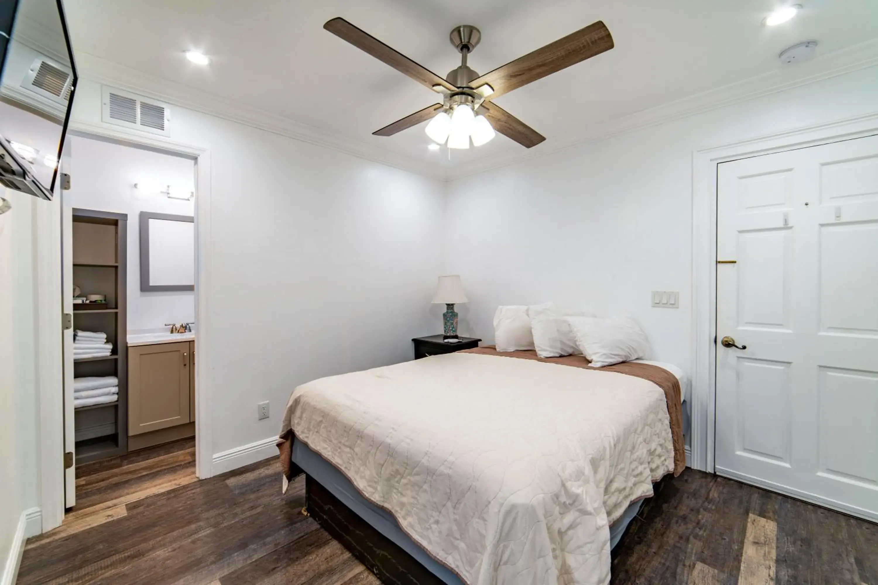 Deluxe Studio in The Palmetto Inn Deluxe Studio in The Palmetto Inn