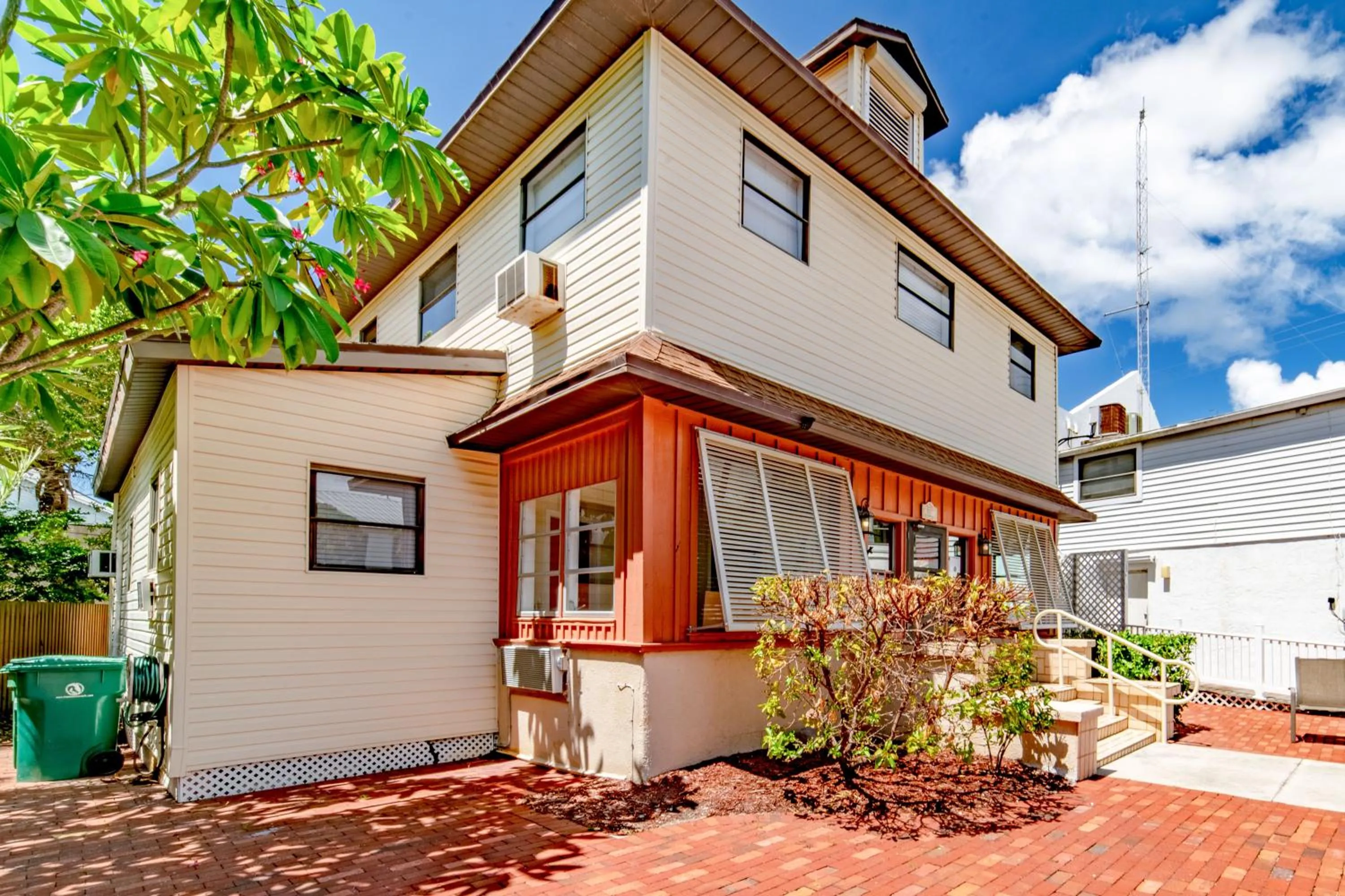 Property building in The Palmetto Inn