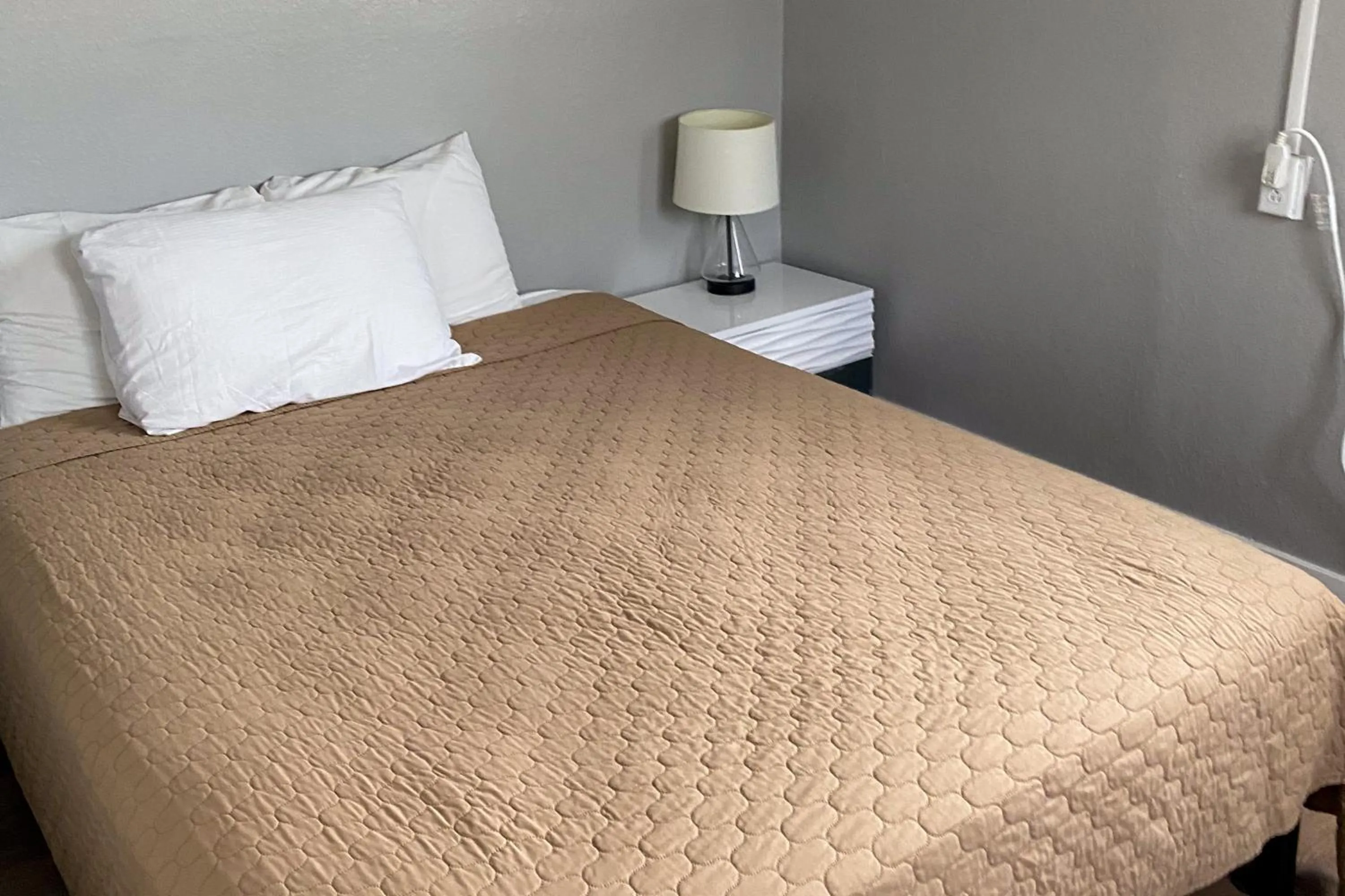 Bed in The Palmetto Inn