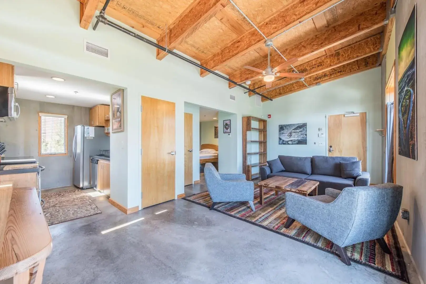 Apartment with Balcony in The Crash Pad: An Uncommon Hostel Apartment with Balcony in The Crash Pad: An Uncommon Hostel