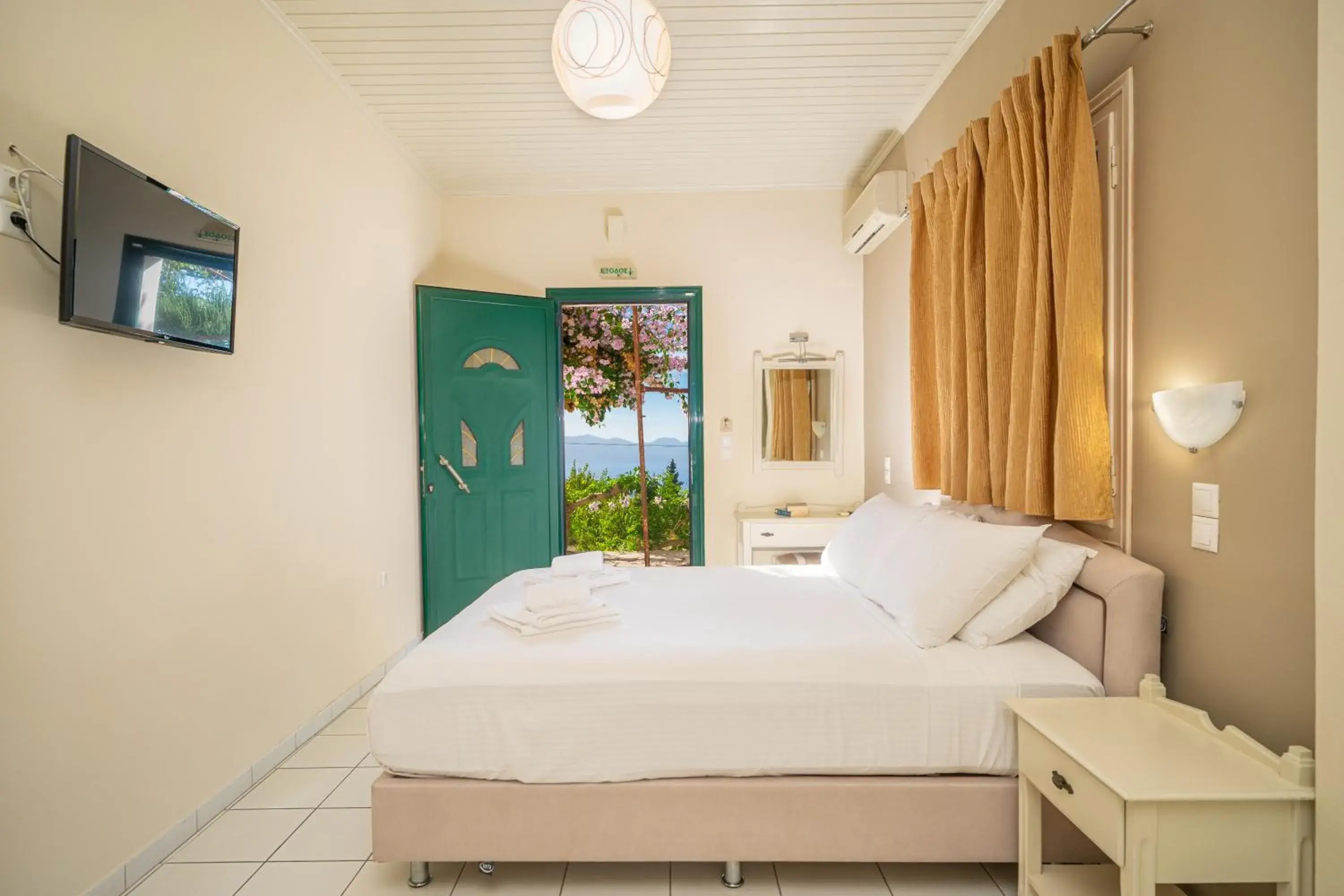 Bed in Panoramic Sunset Bed in Panoramic Sunset