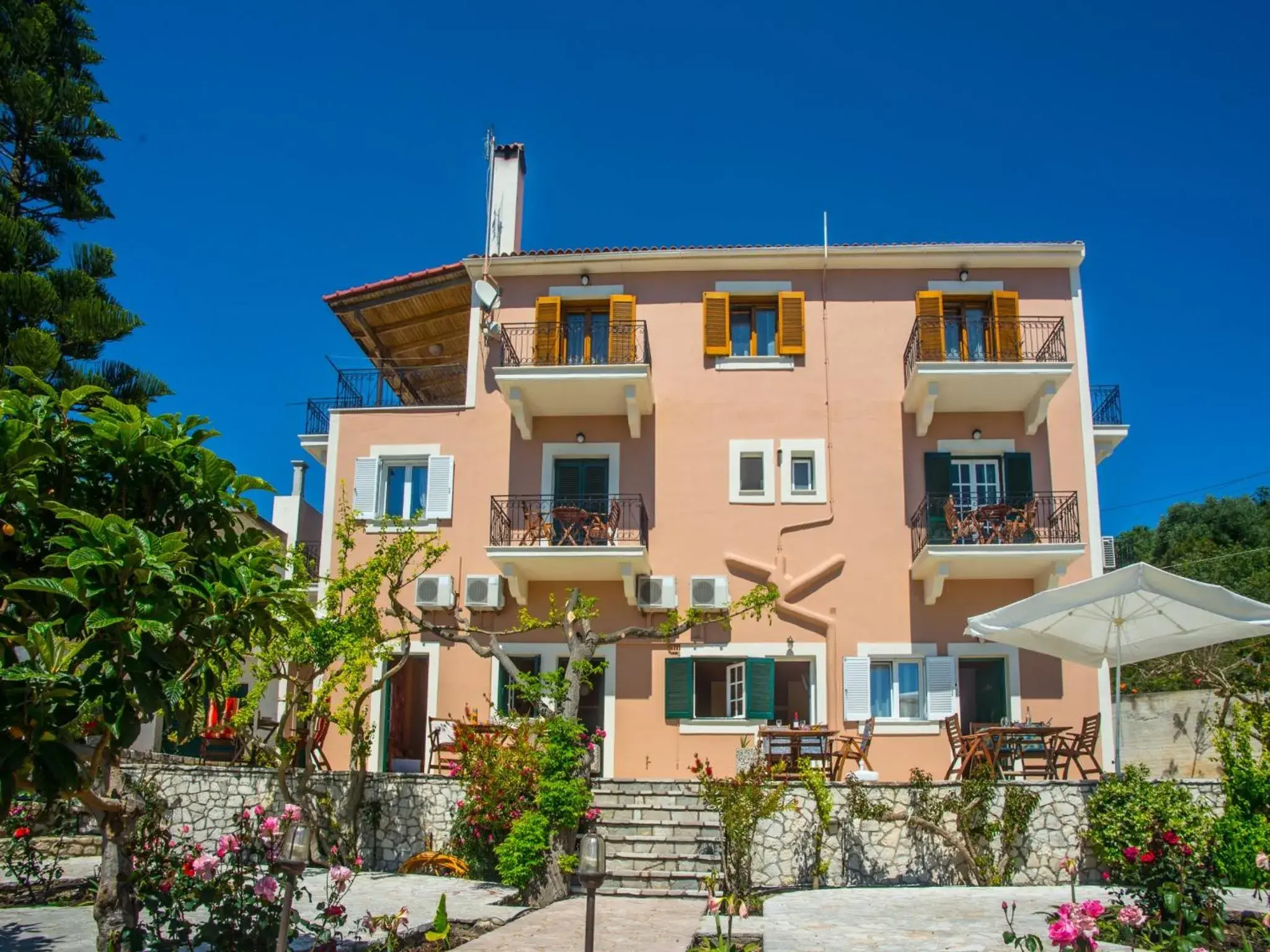 Property building in Panoramic Sunset Property building in Panoramic Sunset