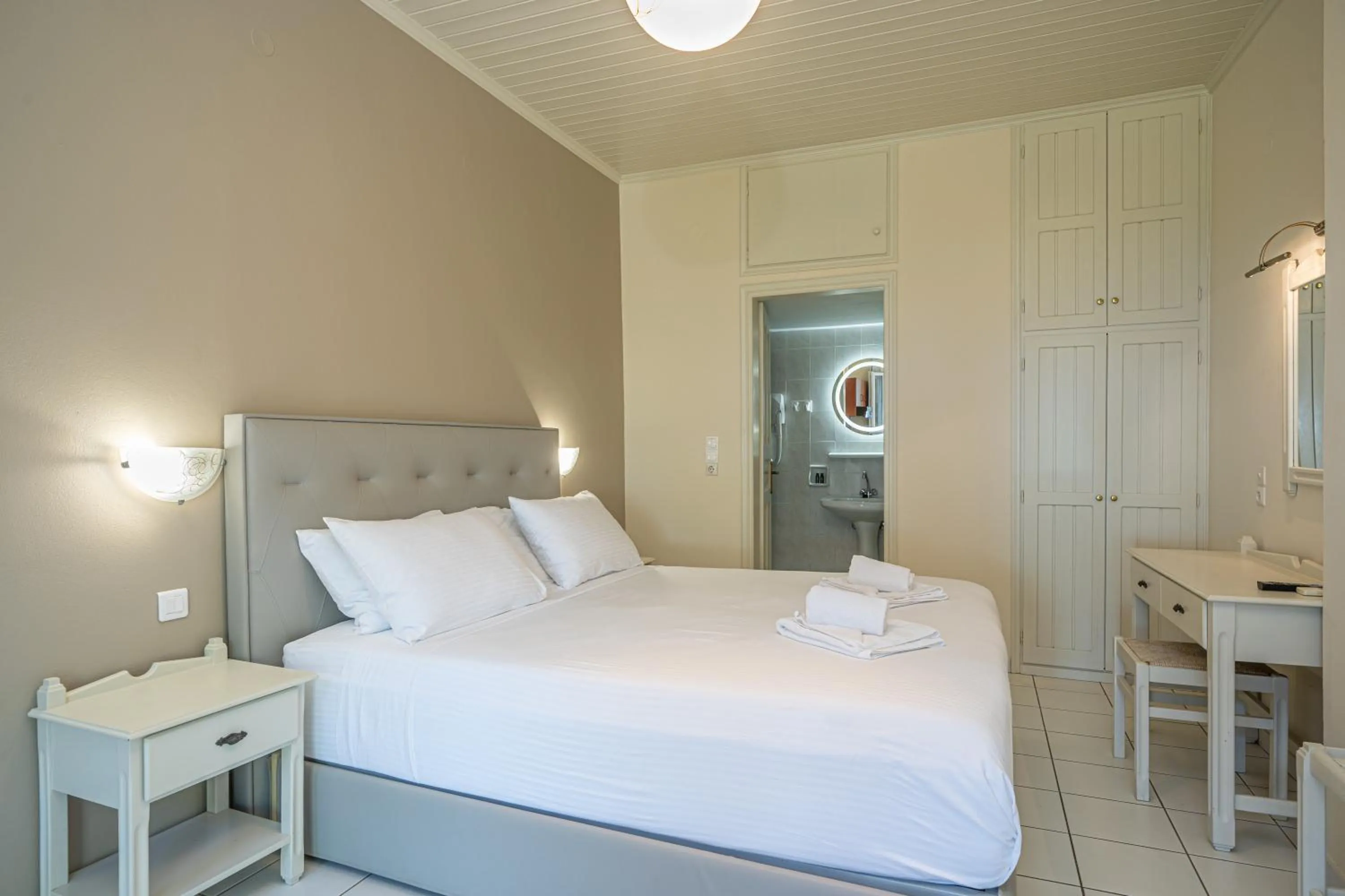 Bedroom in Panoramic Sunset