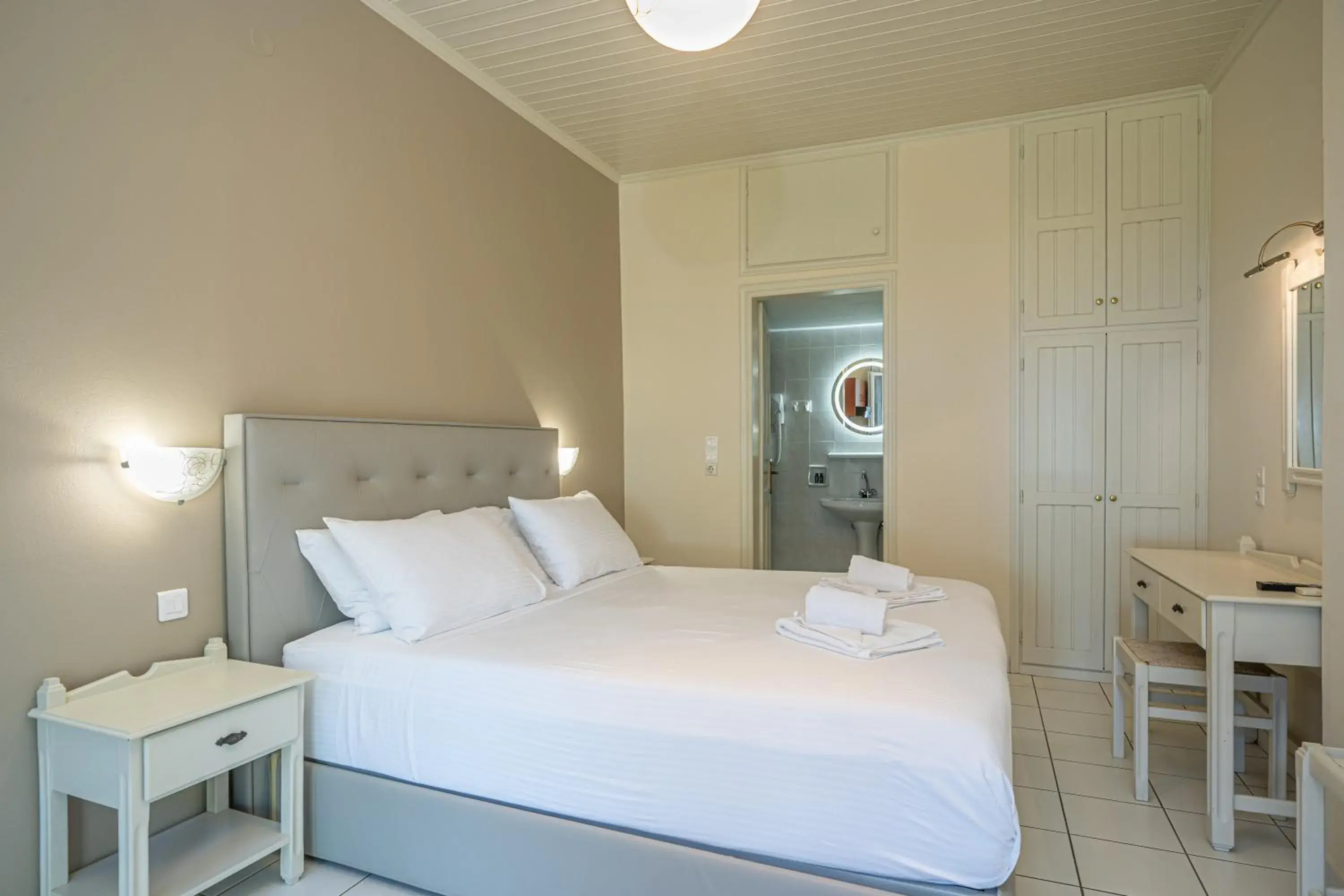 Bedroom in Panoramic Sunset Bedroom in Panoramic Sunset