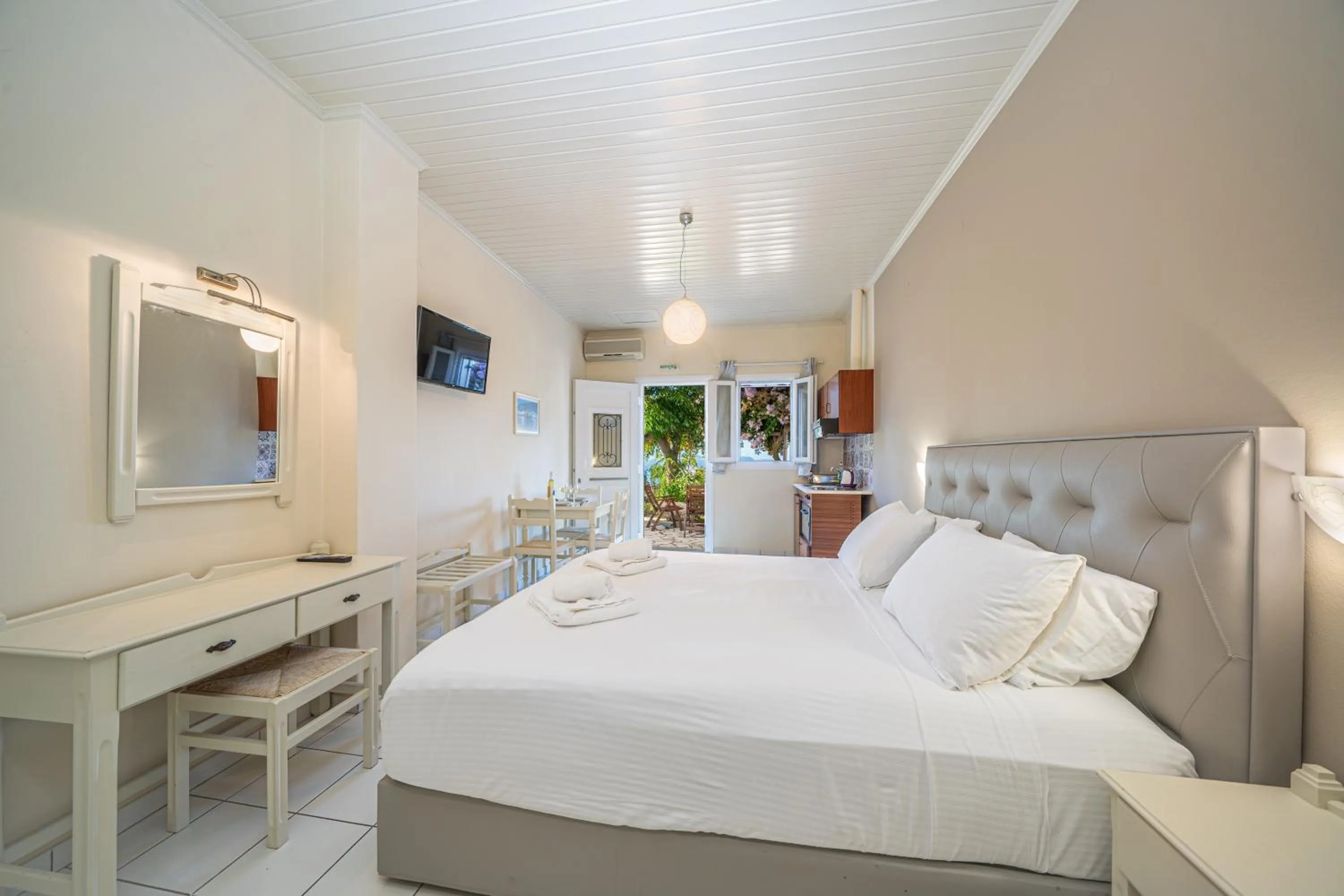 Photo of the whole room in Panoramic Sunset