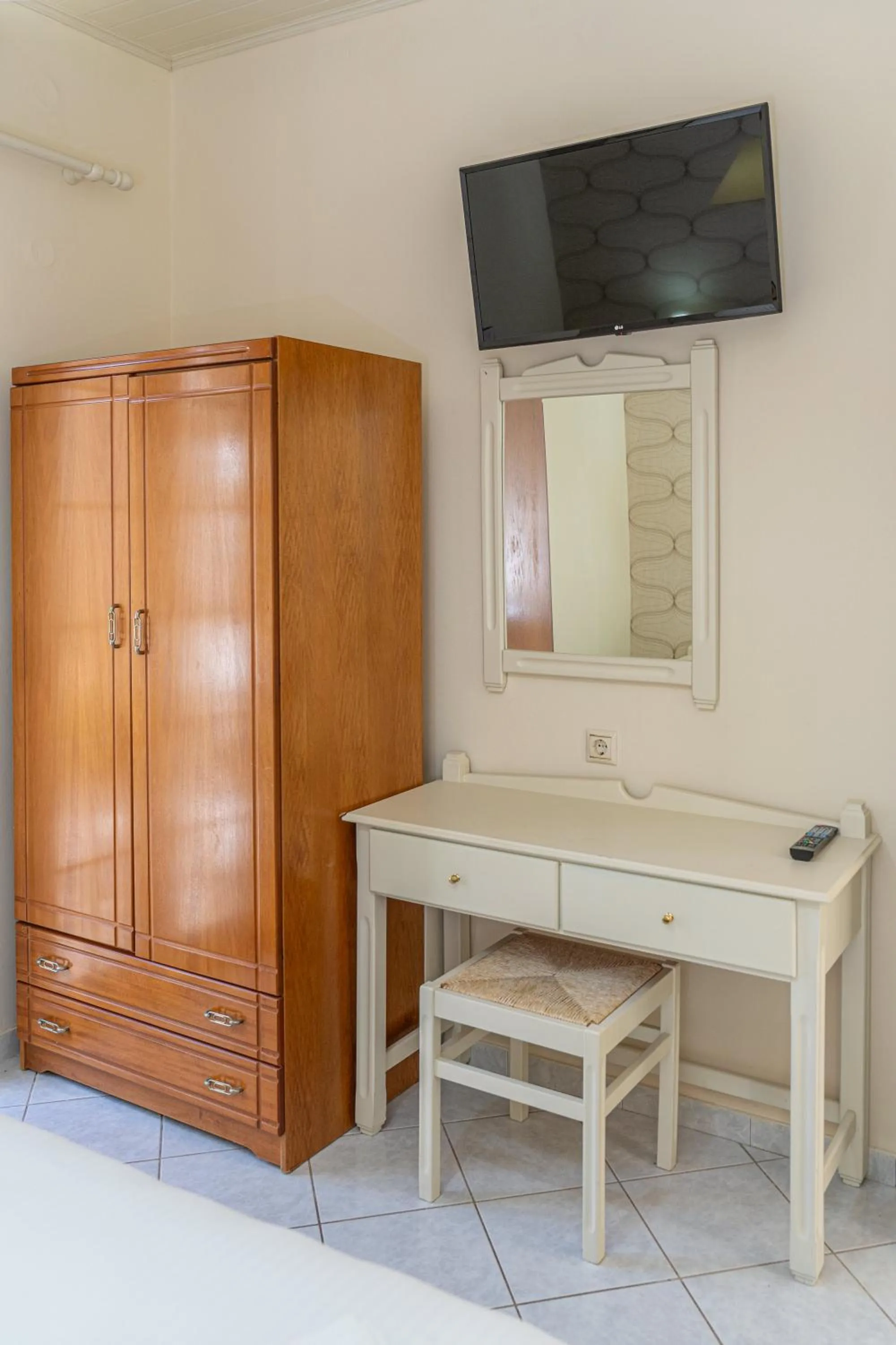 wardrobe in Panoramic Sunset