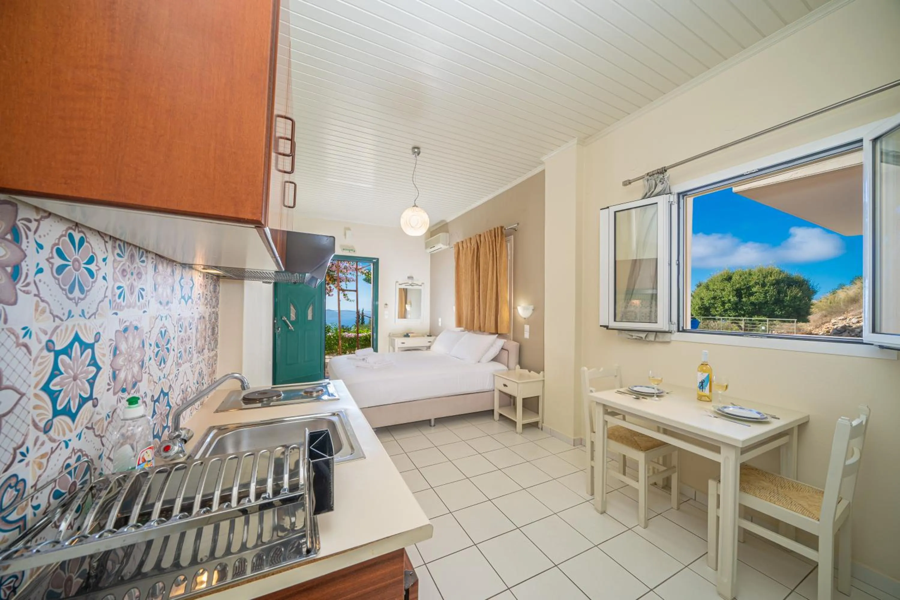 Photo of the whole room in Panoramic Sunset