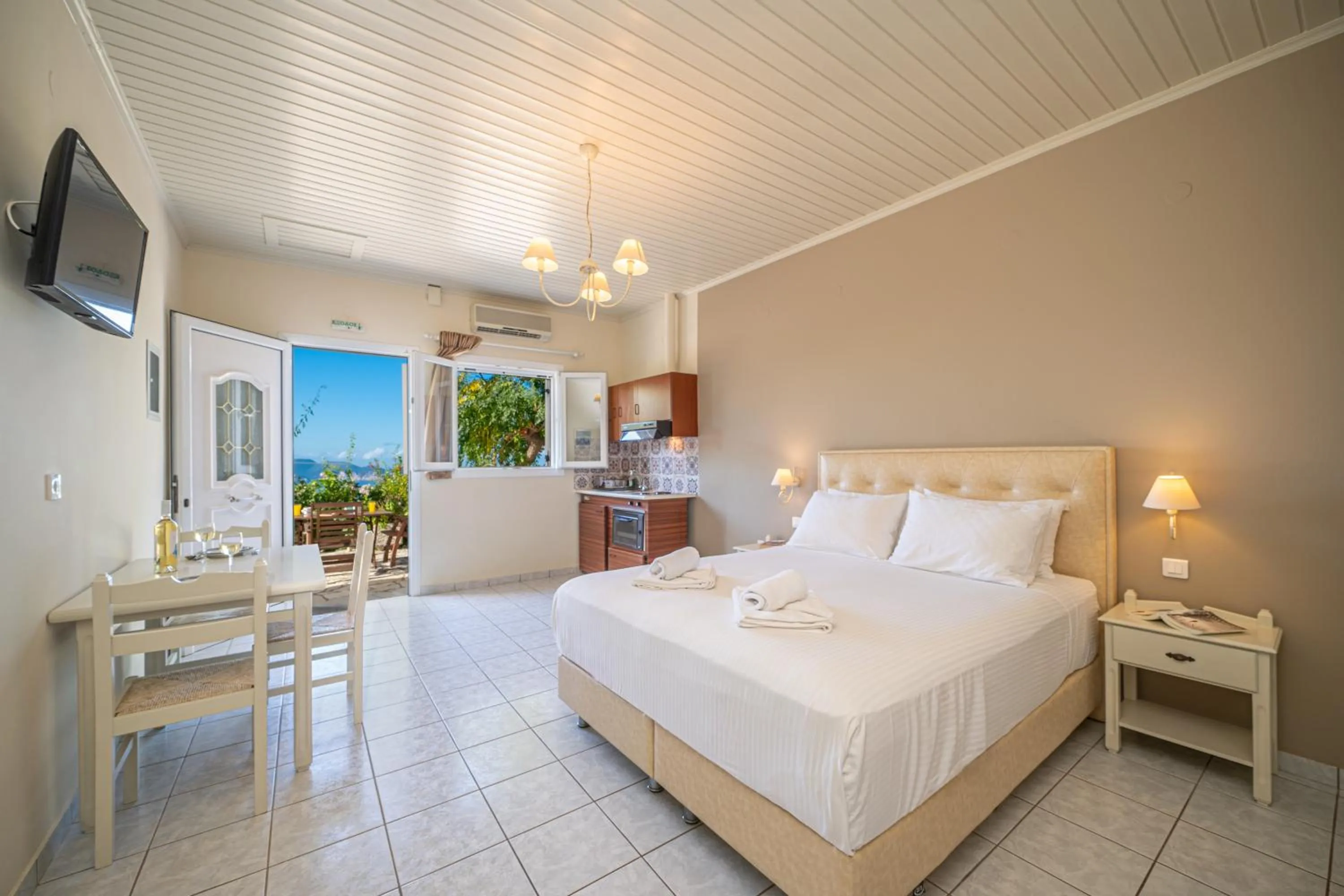 Photo of the whole room in Panoramic Sunset