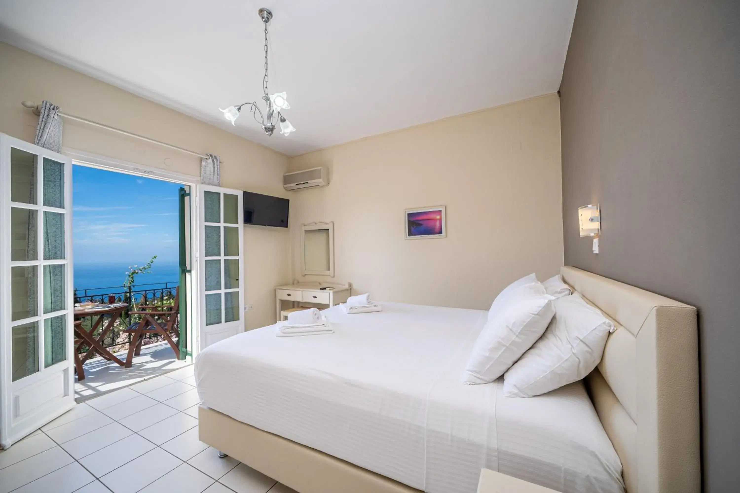 Bedroom in Panoramic Sunset Bedroom in Panoramic Sunset