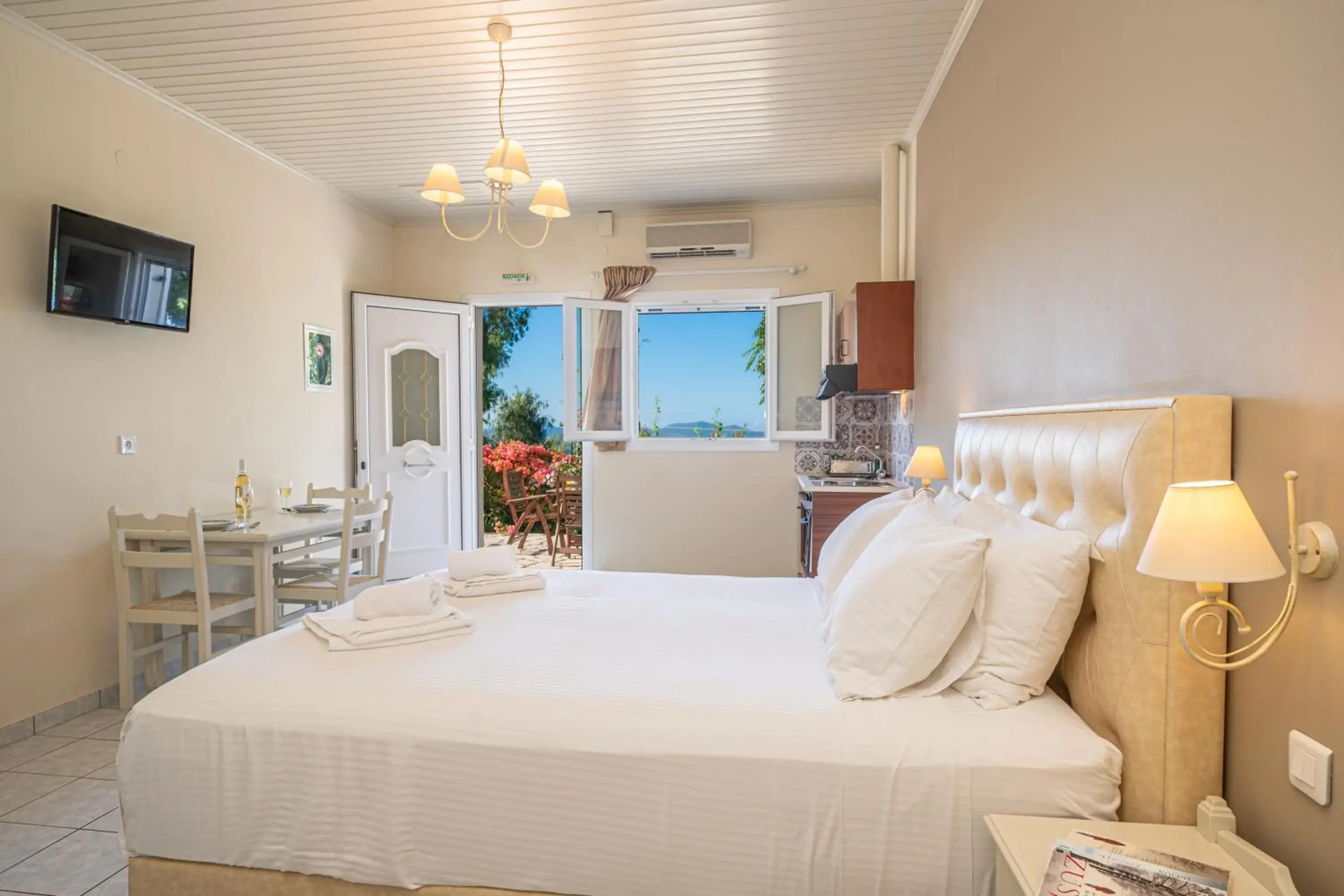 Photo of the whole room in Panoramic Sunset Photo of the whole room in Panoramic Sunset