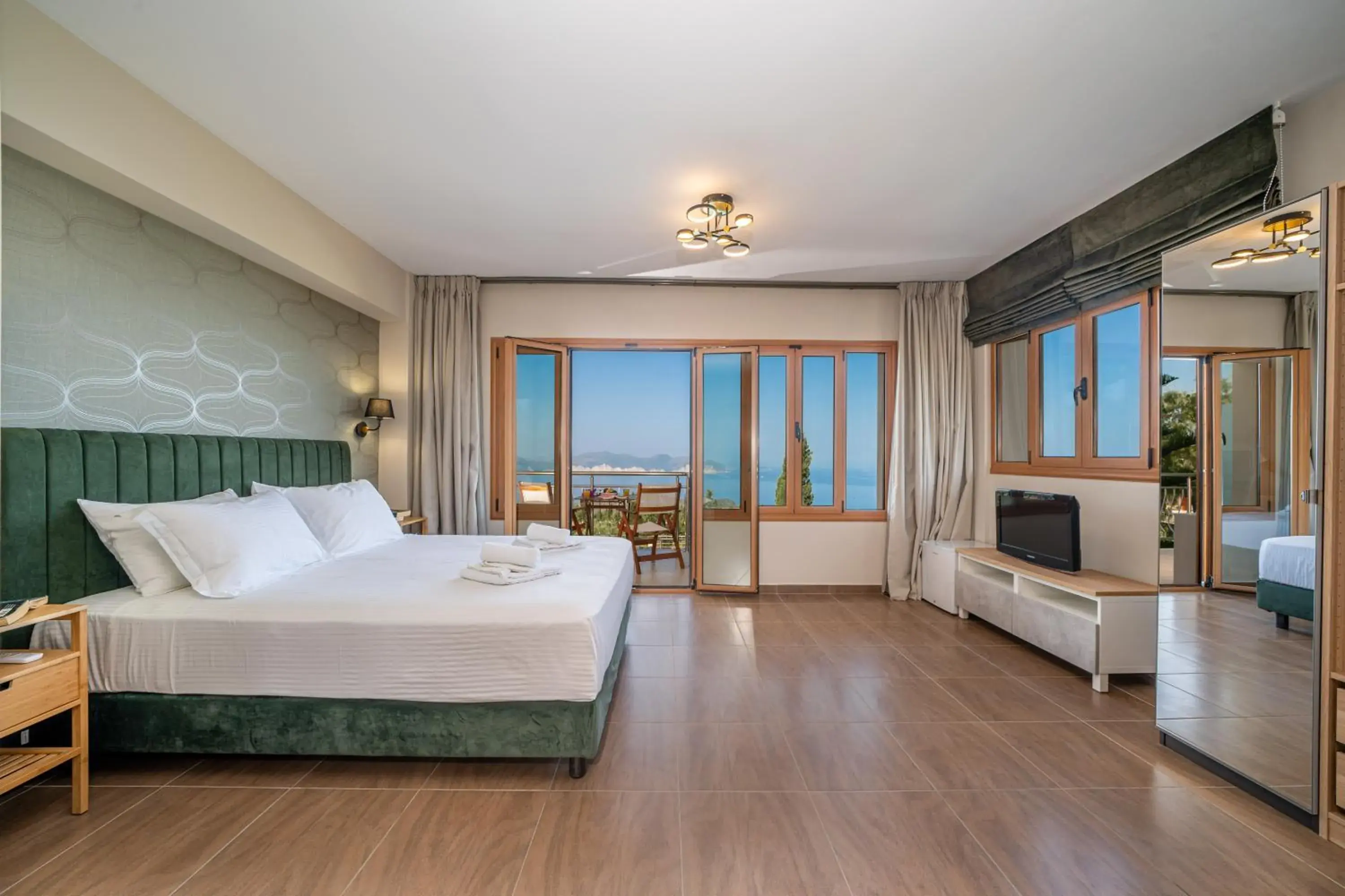 Bed in Panoramic Sunset Bed in Panoramic Sunset