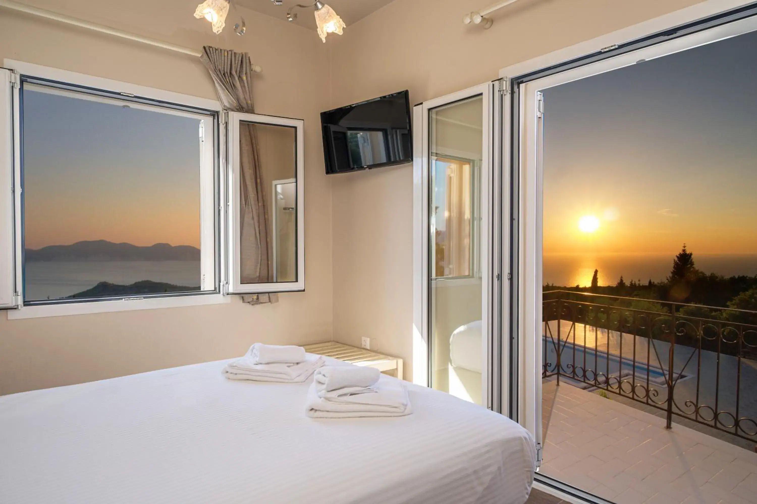 Bed in Panoramic Sunset Bed in Panoramic Sunset