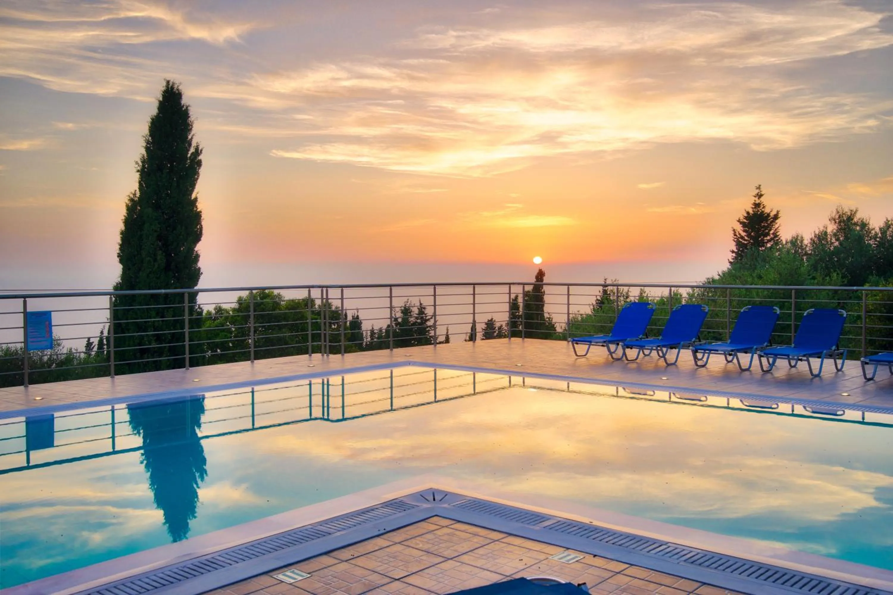 Pool view in Panoramic Sunset