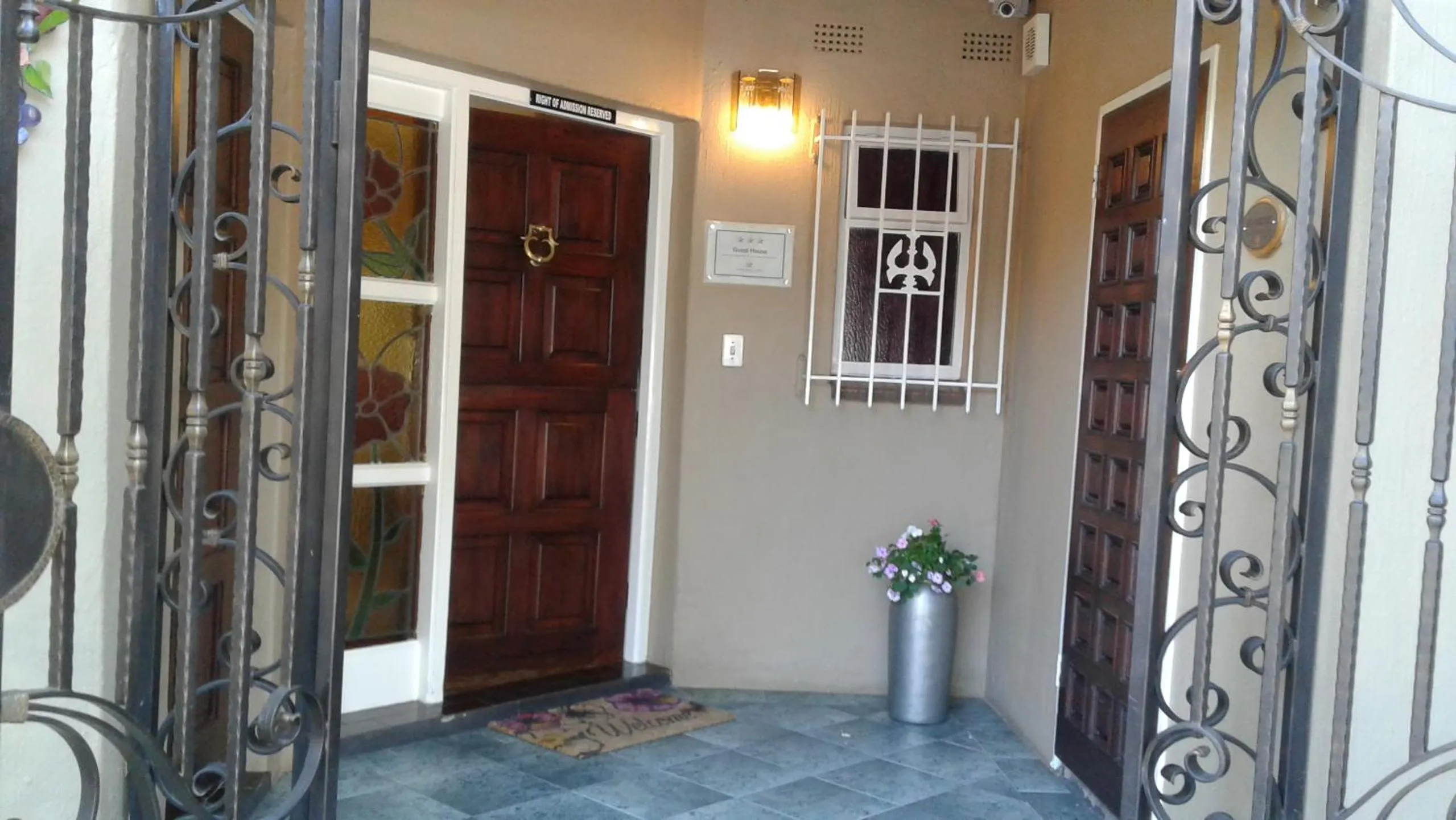 Facade/entrance in The Bedford View Guest House