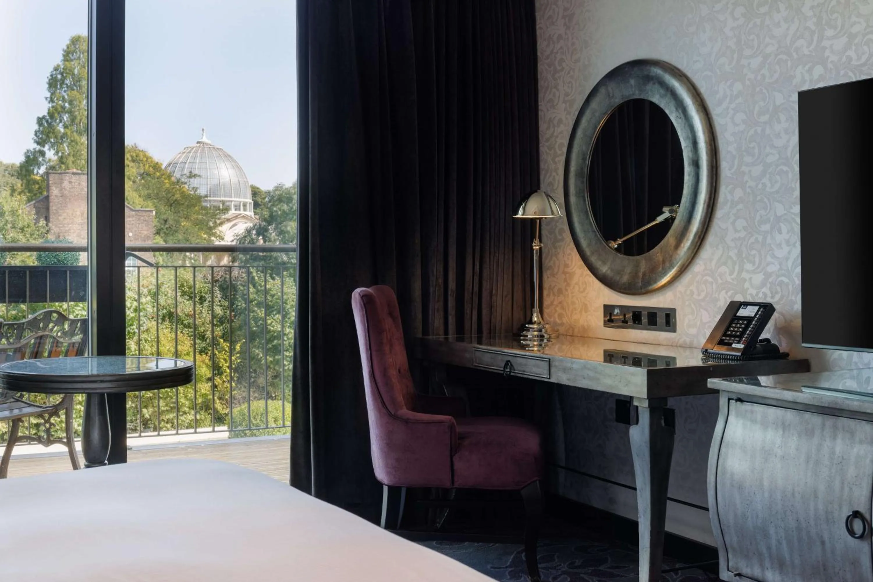 Bedroom, Bed in Hilton London Syon Park