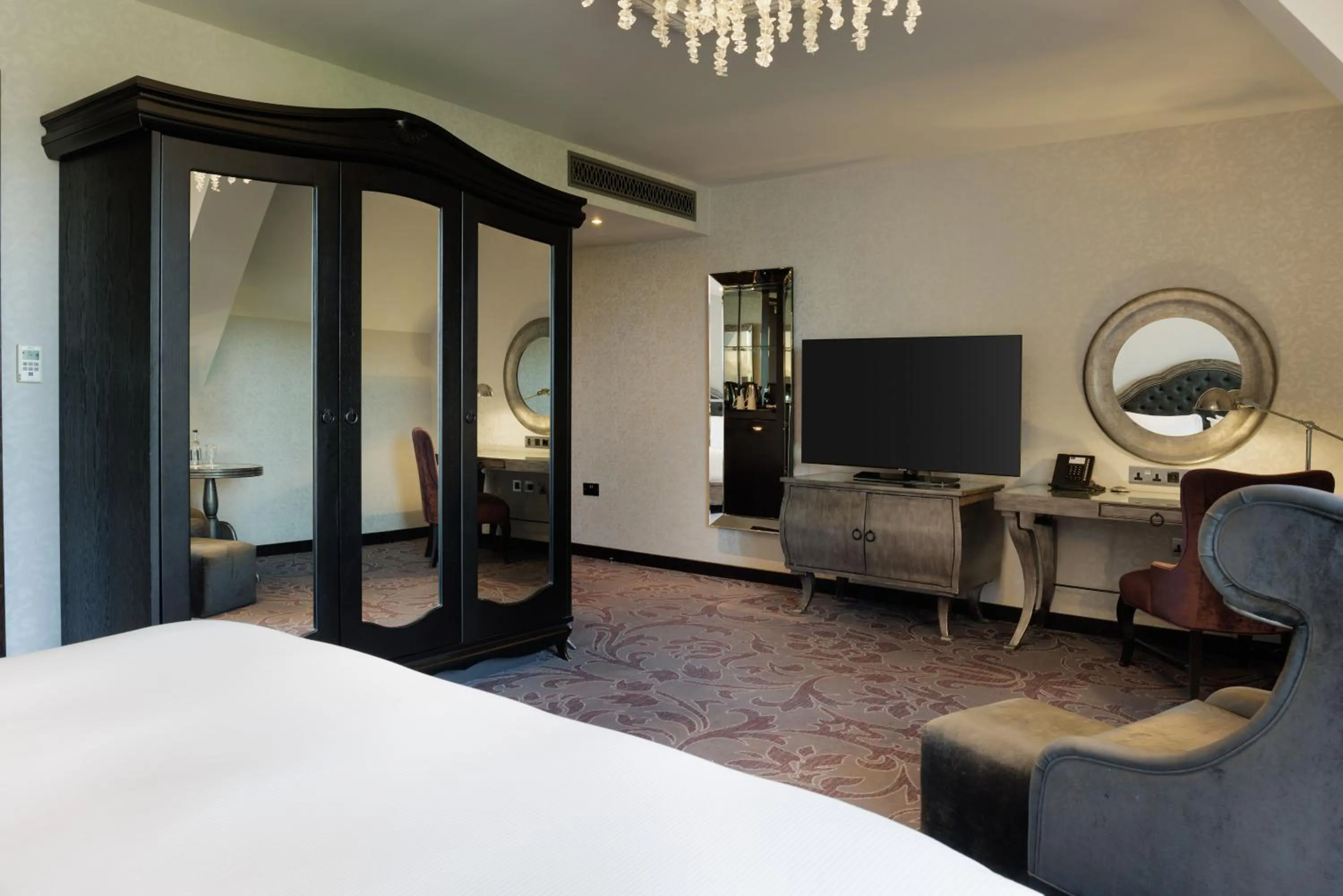 Bedroom, Bed in Hilton London Syon Park