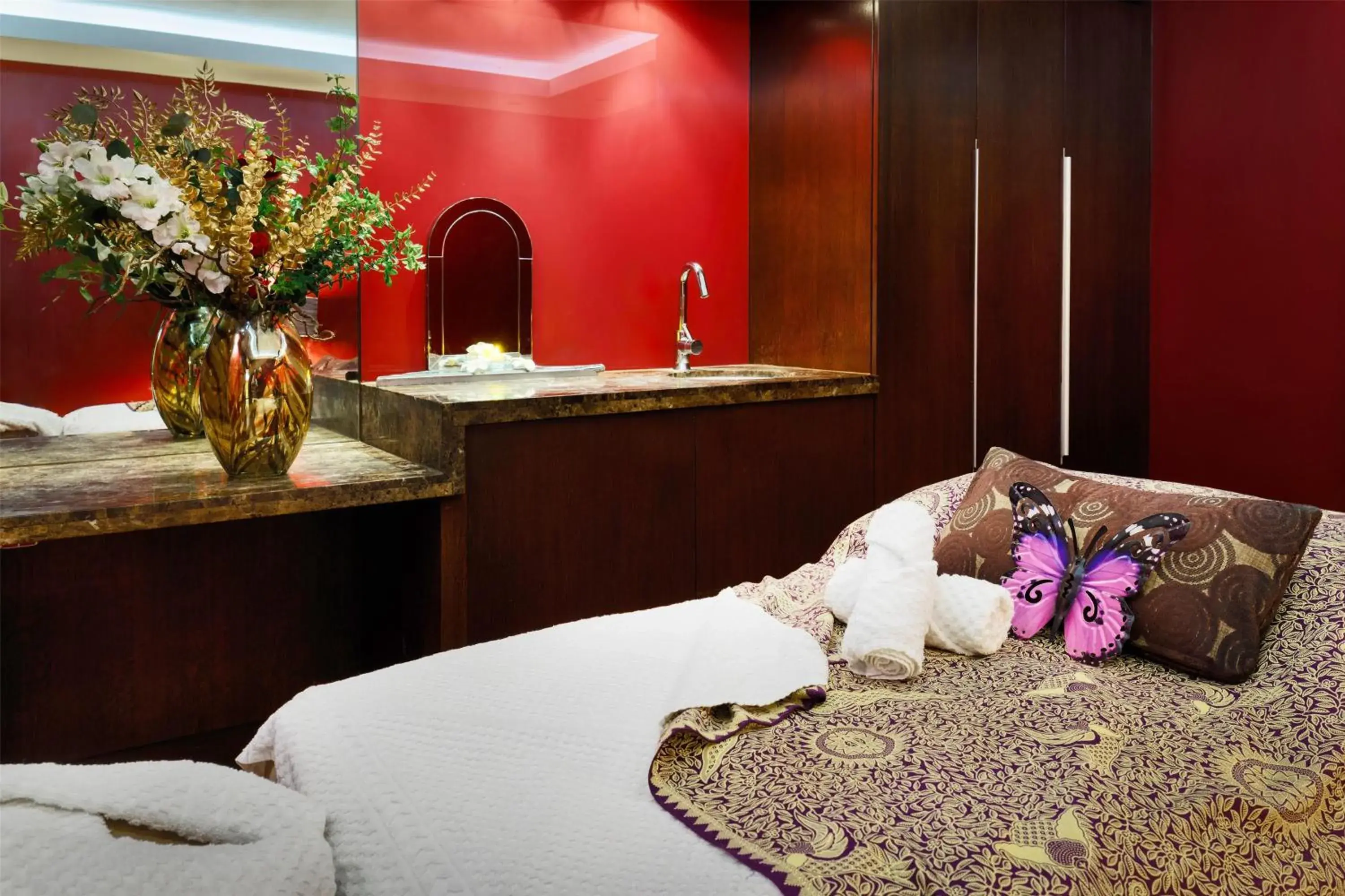 Spa and wellness centre/facilities, Bed in Hilton London Syon Park Spa and wellness centre/facilities, Bed in Hilton London Syon Park