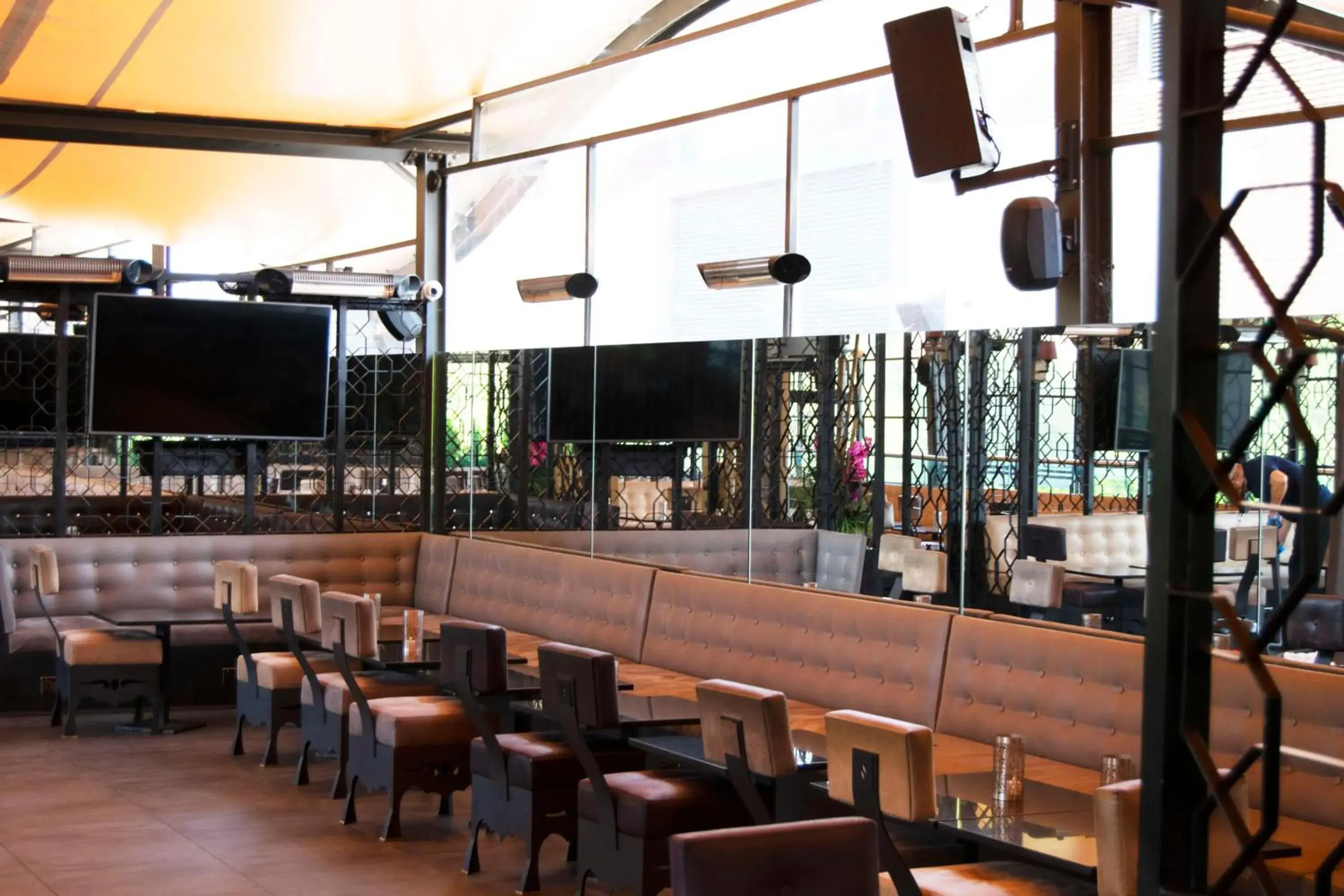 Lounge or bar in Hilton London Syon Park Lounge or bar in Hilton London Syon Park