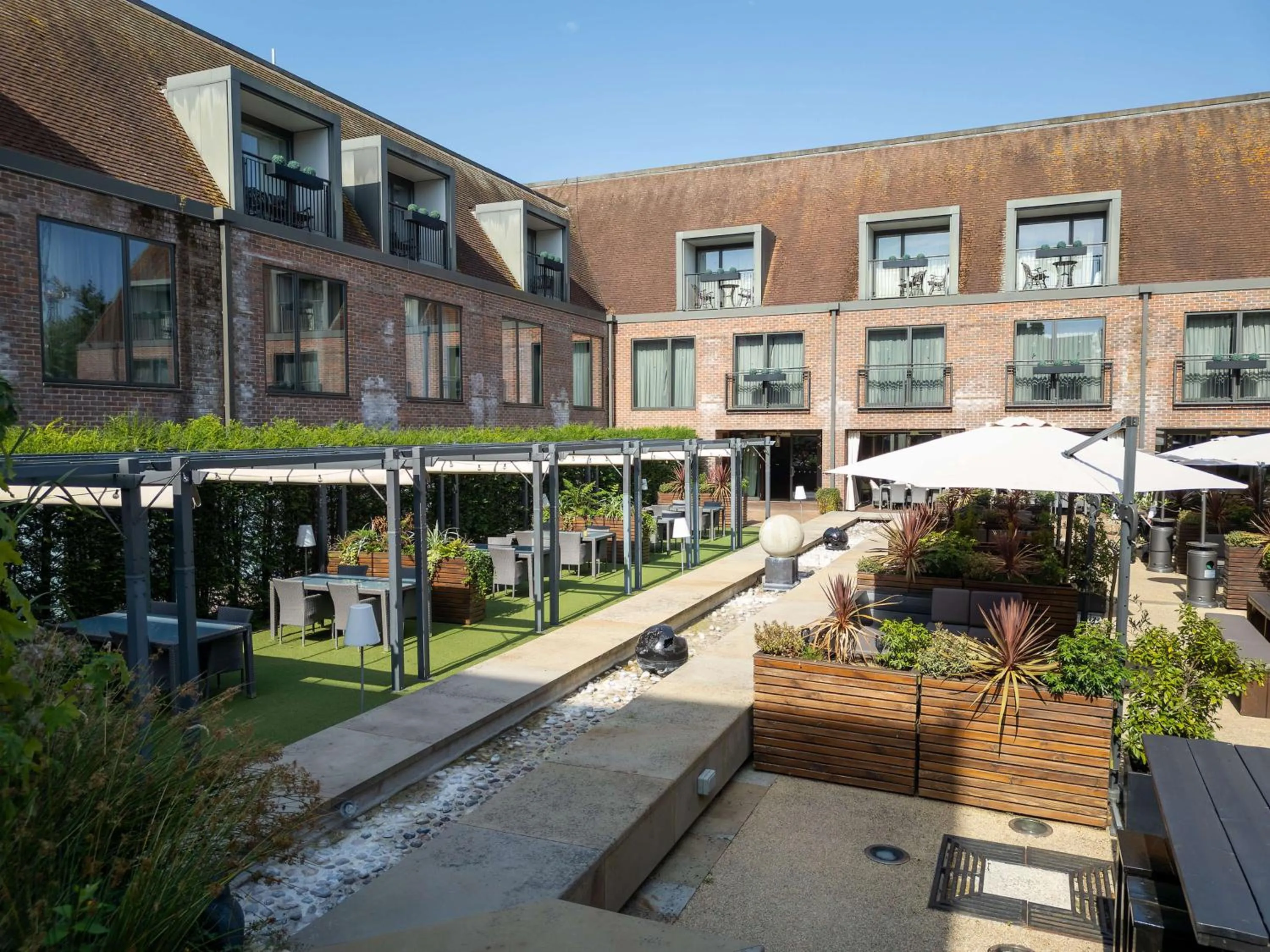 Restaurant/places to eat in Hilton London Syon Park