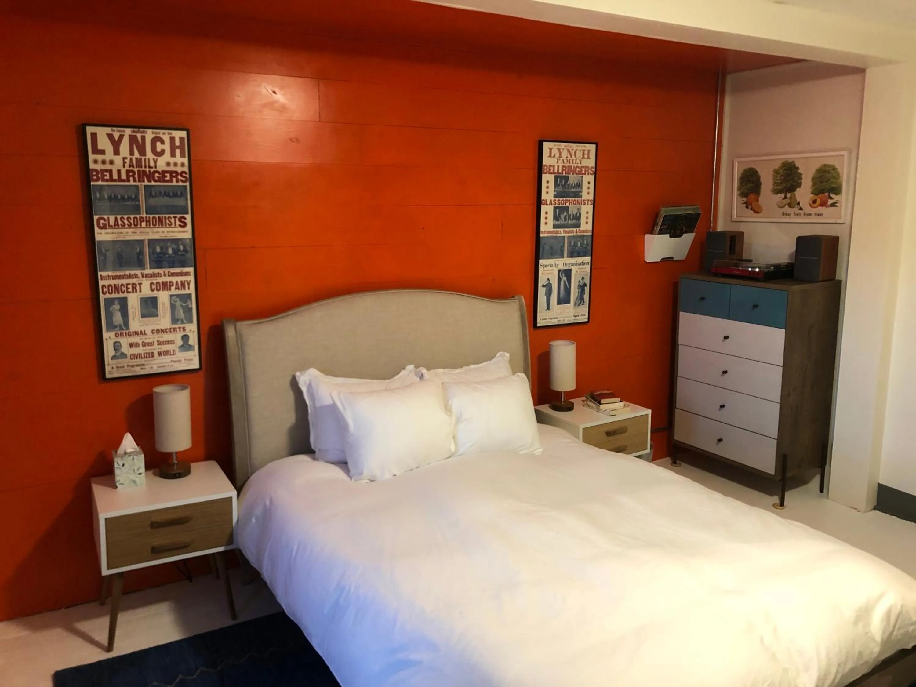 Bed in The Deers Head Inn Tavern