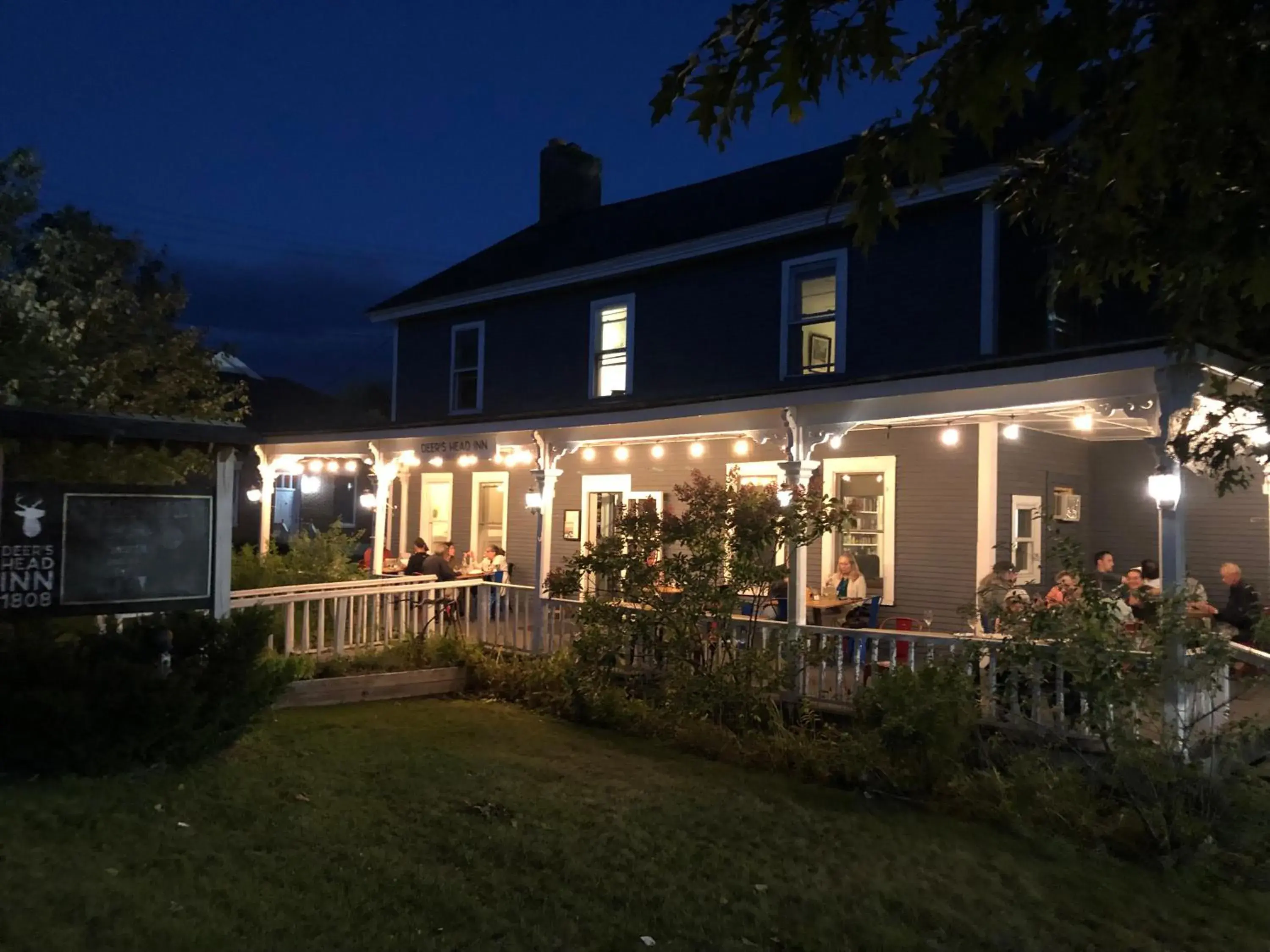 Restaurant/places to eat in The Deers Head Inn Tavern Restaurant/places to eat in The Deers Head Inn Tavern