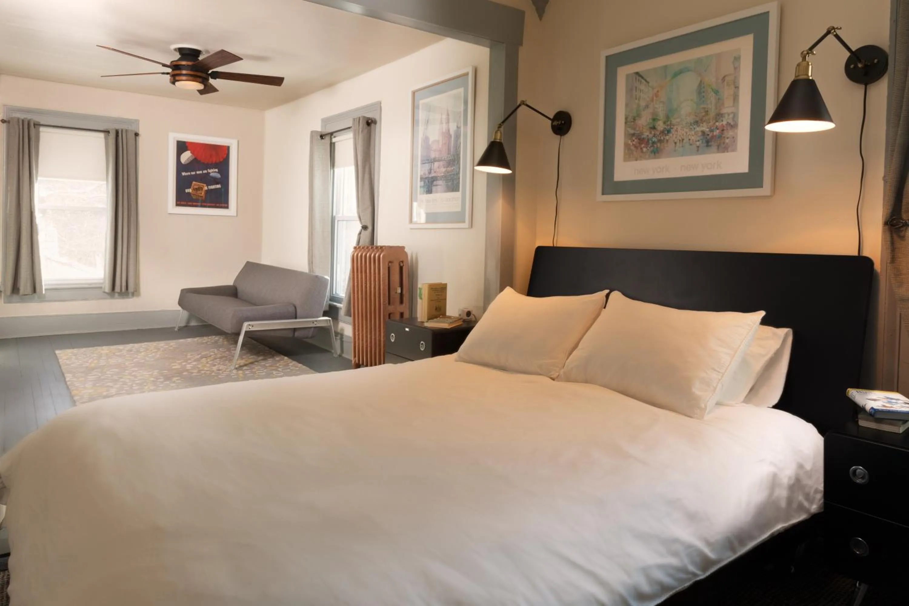 Bed in The Deers Head Inn Tavern