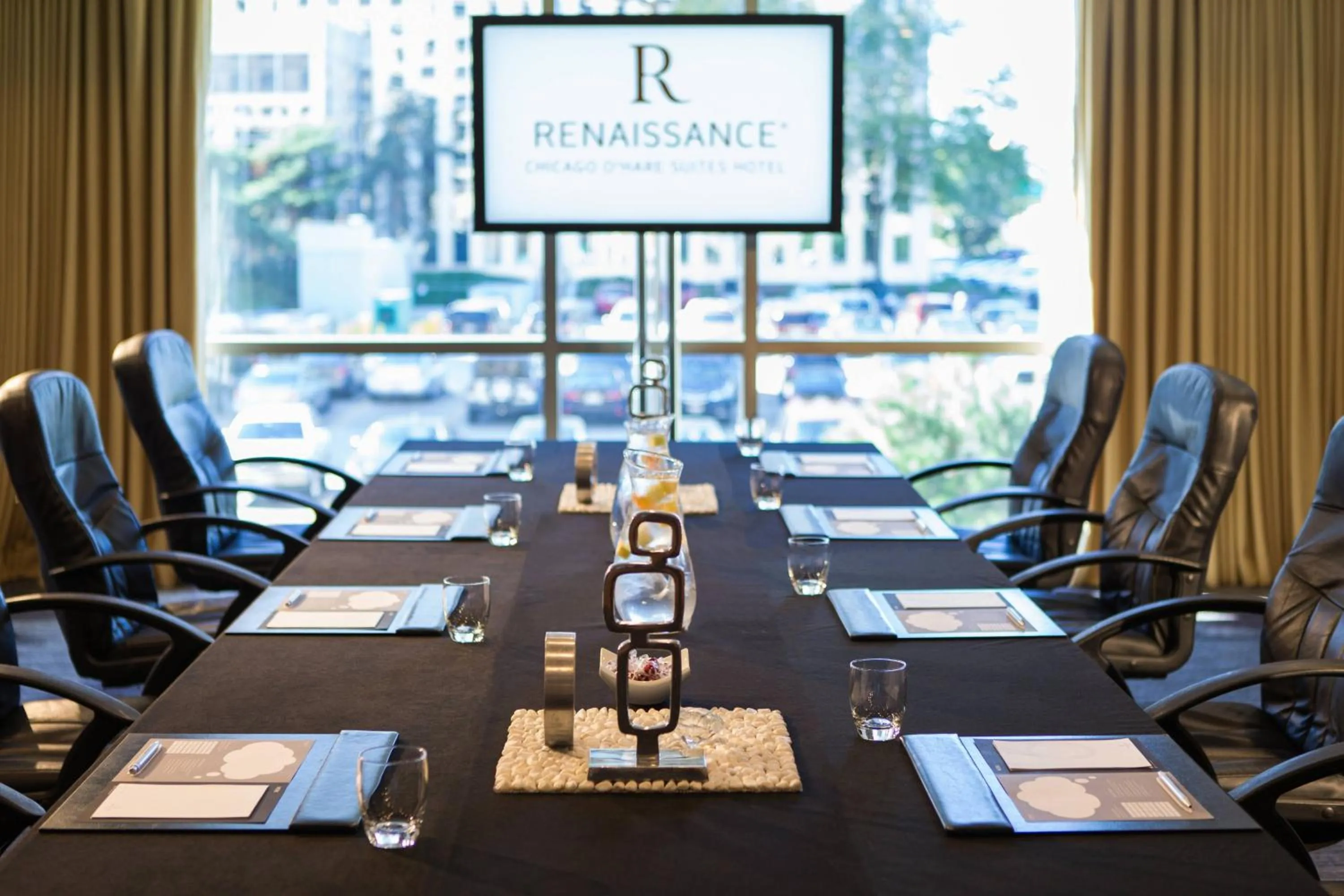 Meeting/conference room in Renaissance Chicago O'Hare Suites Hotel