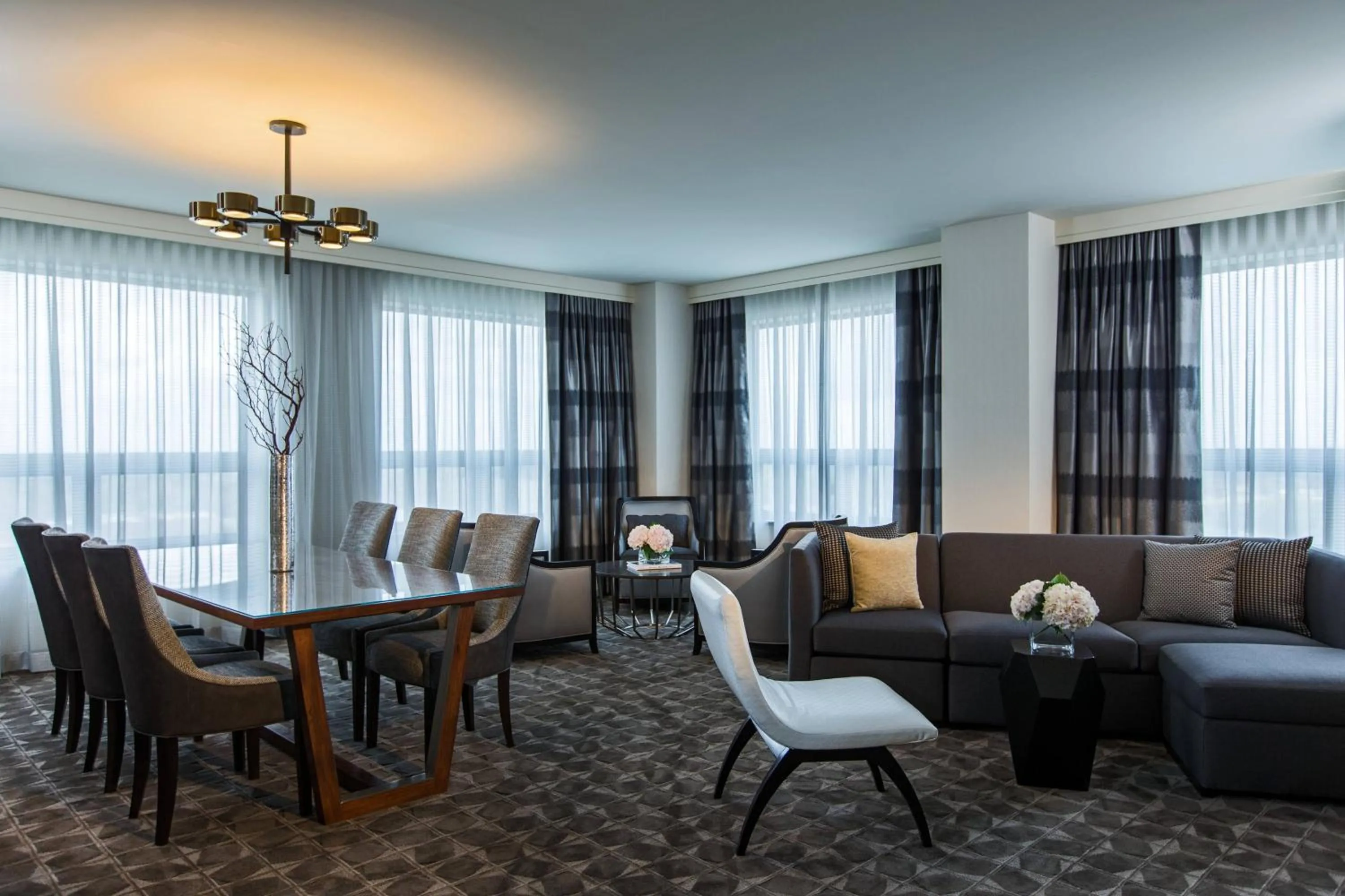 Living room in Renaissance Chicago O'Hare Suites Hotel
