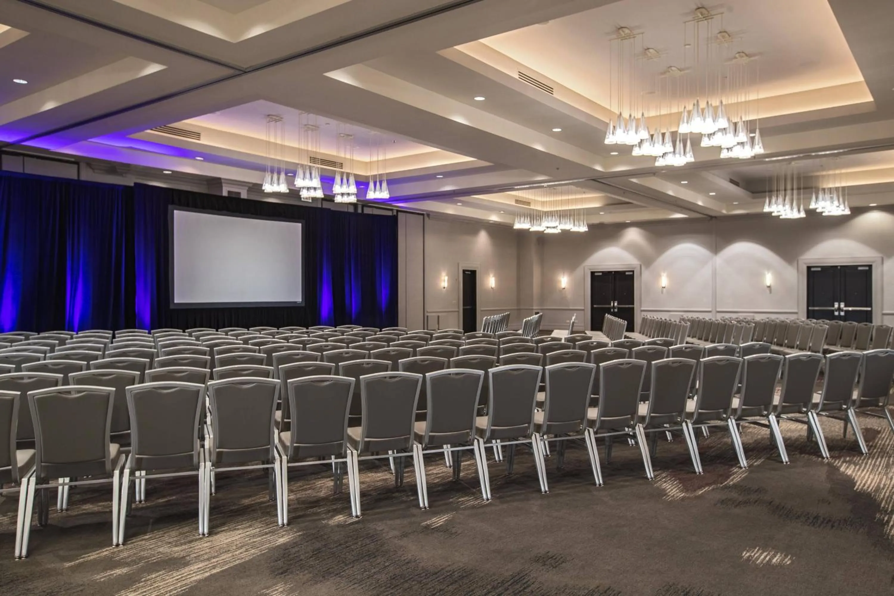 Meeting/conference room in Renaissance Chicago O'Hare Suites Hotel