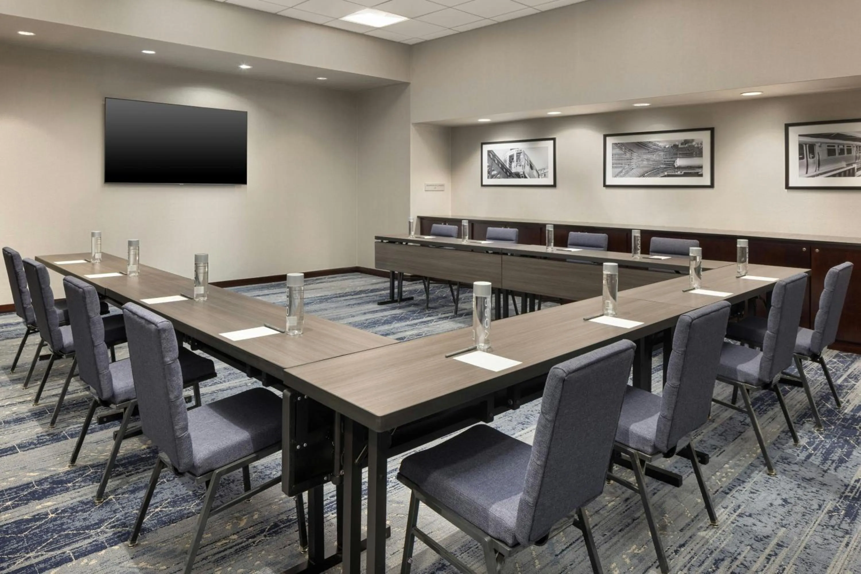 Meeting/conference room in Courtyard Chicago Downtown/Magnificent Mile