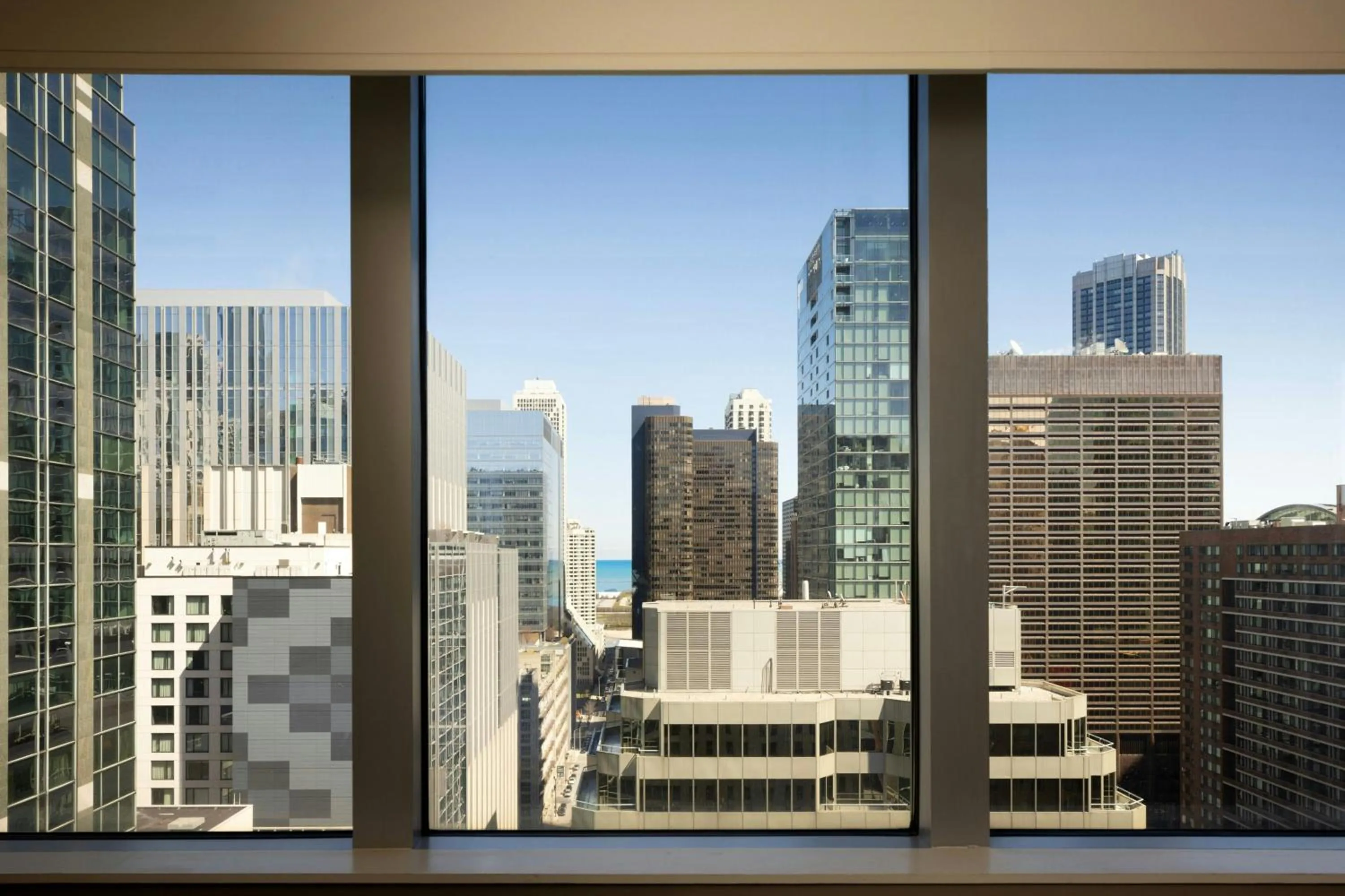 Photo of the whole room in Courtyard Chicago Downtown/Magnificent Mile