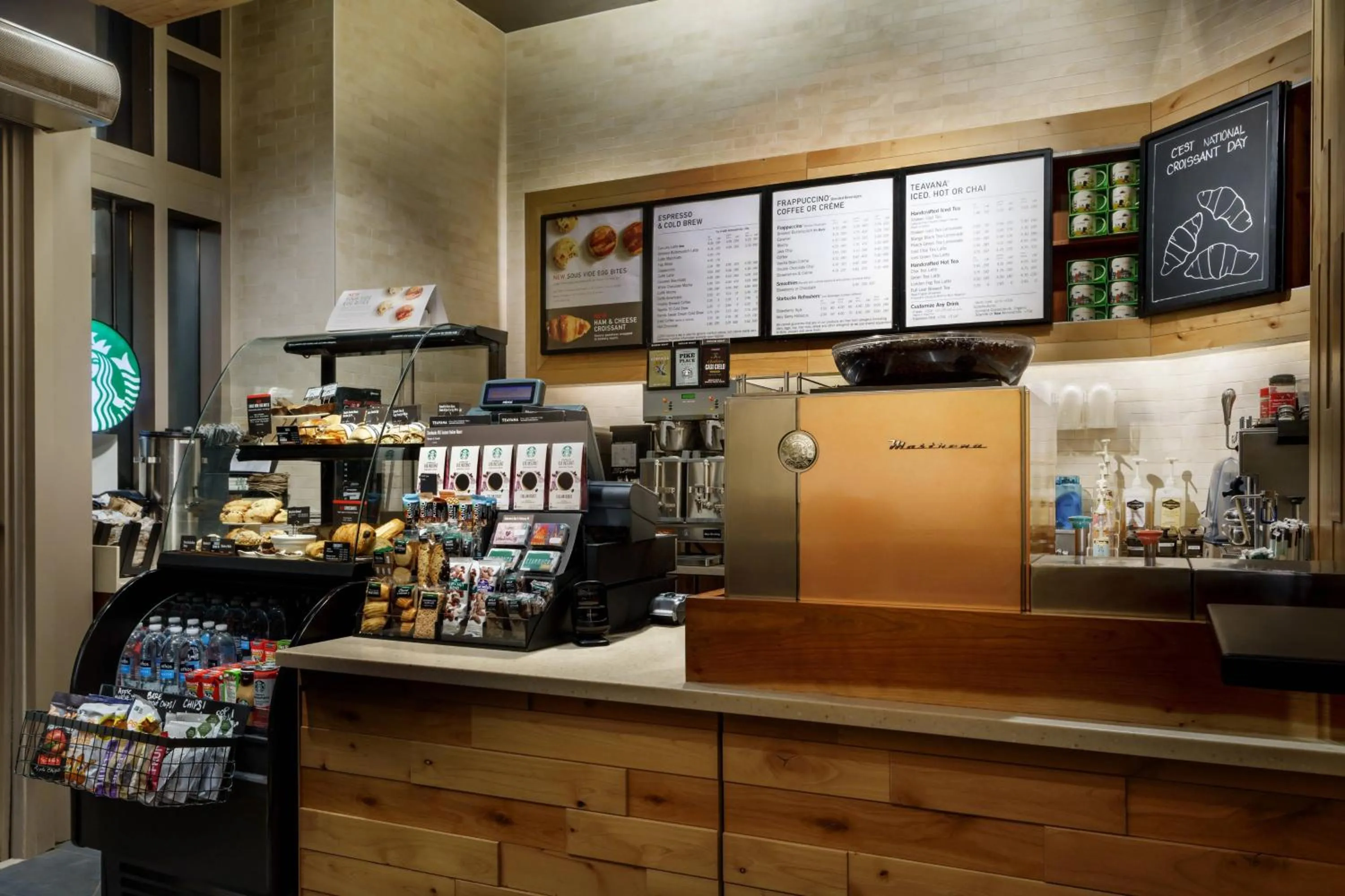 Restaurant/places to eat in Courtyard Chicago Downtown/Magnificent Mile